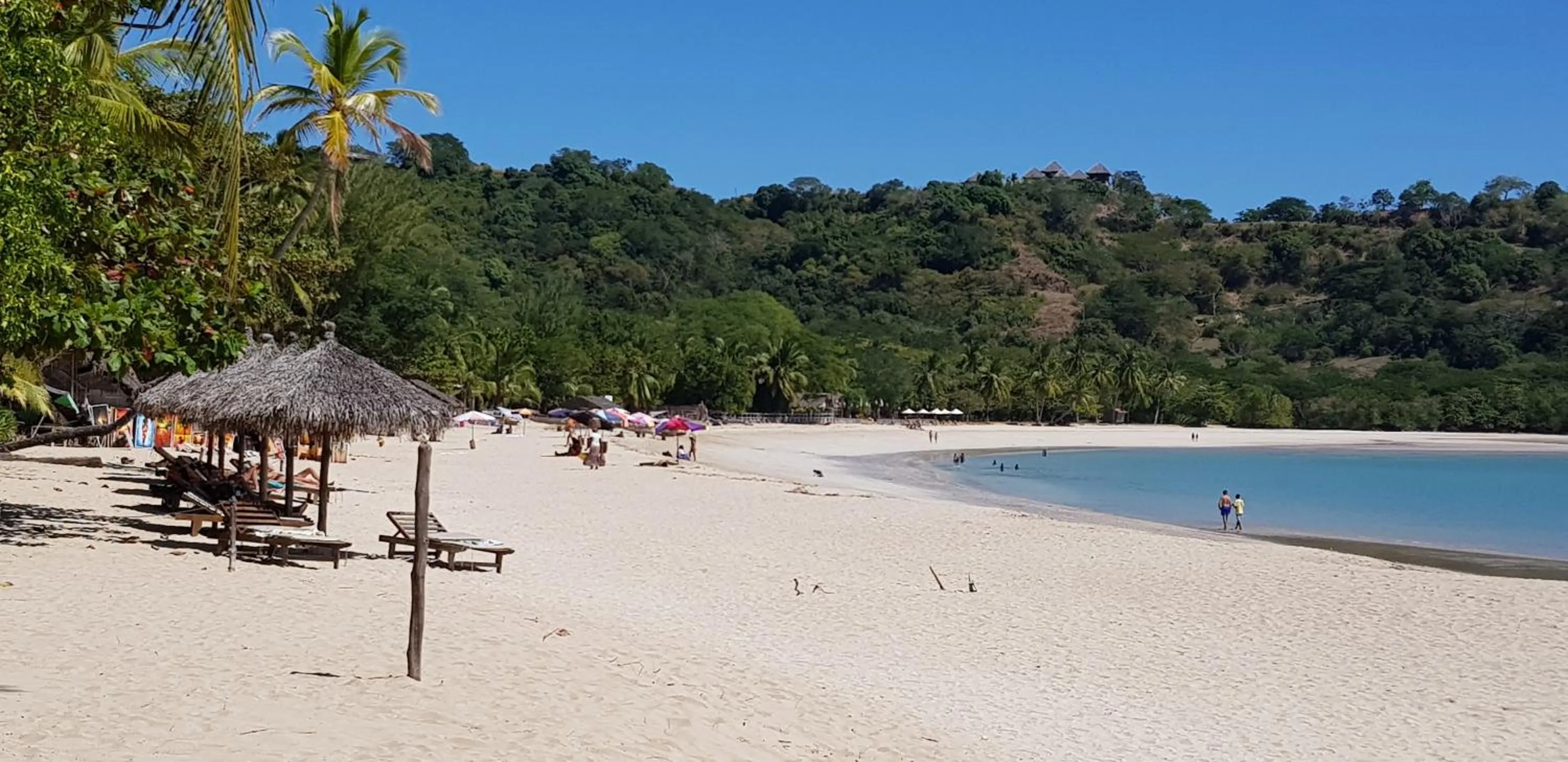 Beach in villa nosy détente