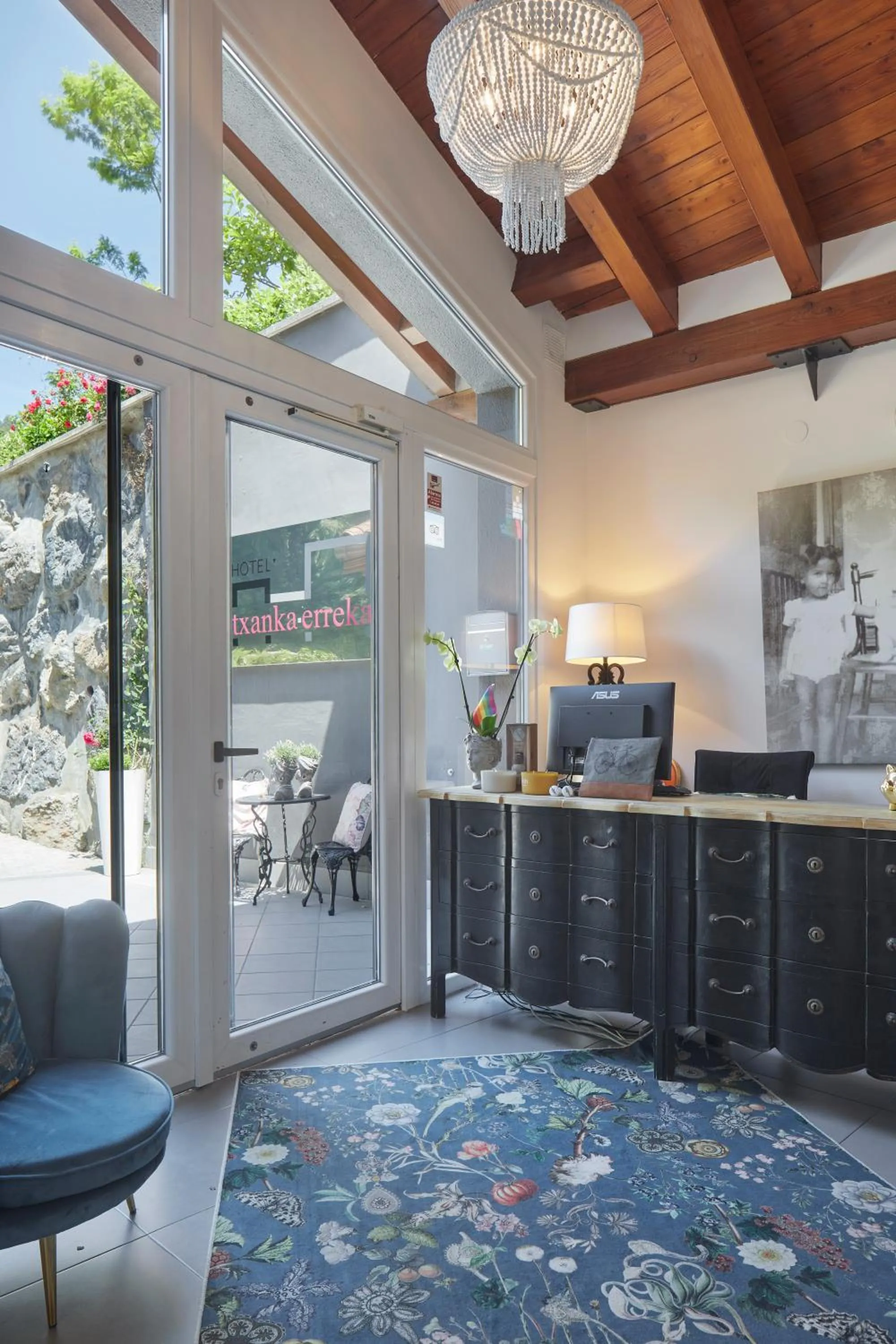 Lobby or reception in Hotel Boutique Txanka Erreka PARKING INCLUIDO