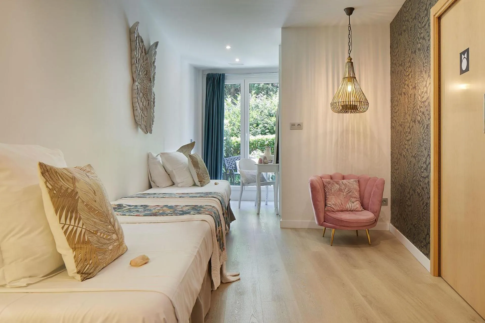 Photo of the whole room in Hotel Boutique Txanka Erreka PARKING INCLUIDO