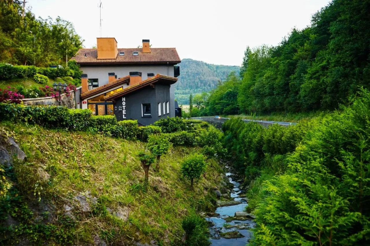 Property building in Hotel Boutique Txanka Erreka PARKING INCLUIDO