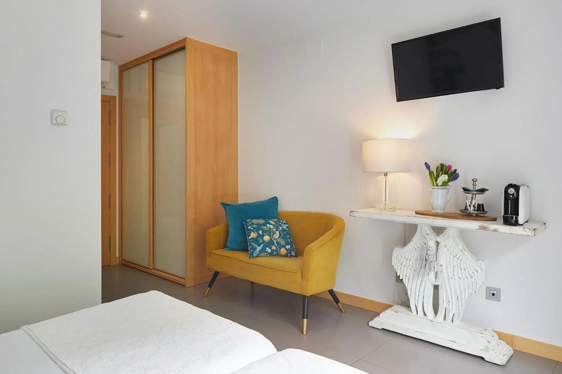 Photo of the whole room in Hotel Boutique Txanka Erreka PARKING INCLUIDO