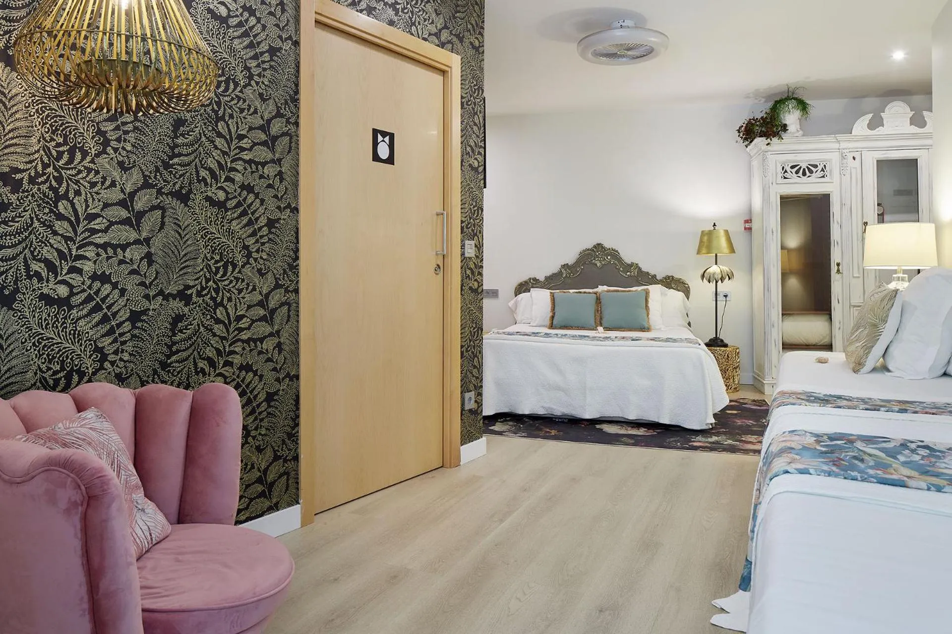 Photo of the whole room in Hotel Boutique Txanka Erreka PARKING INCLUIDO