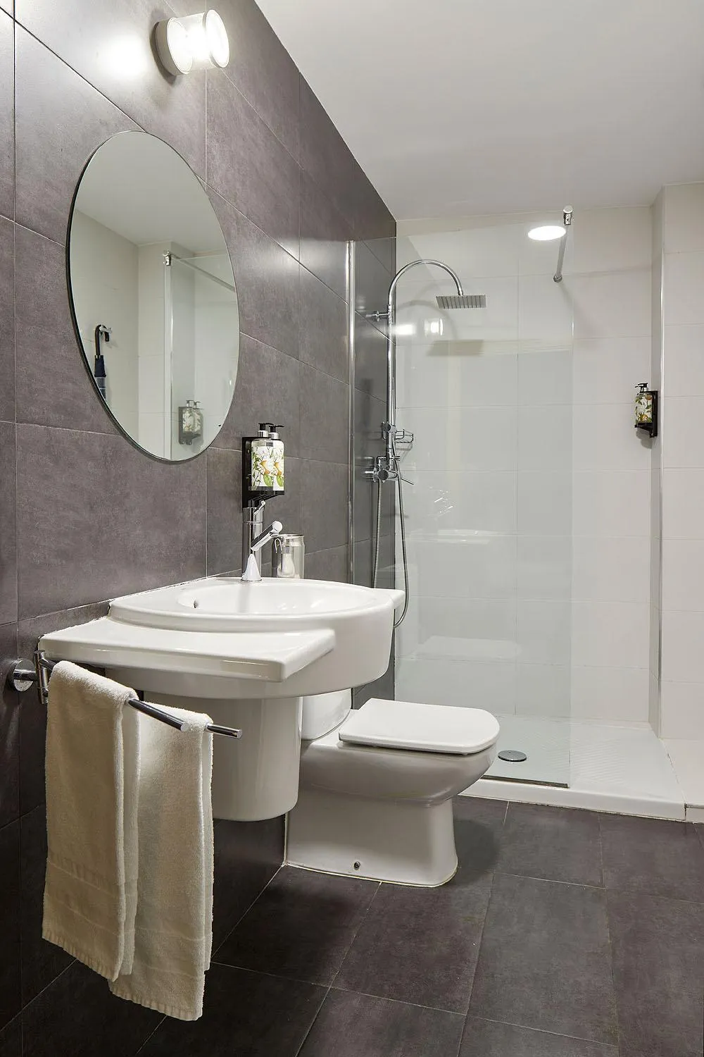 Bathroom in Hotel Boutique Txanka Erreka PARKING INCLUIDO