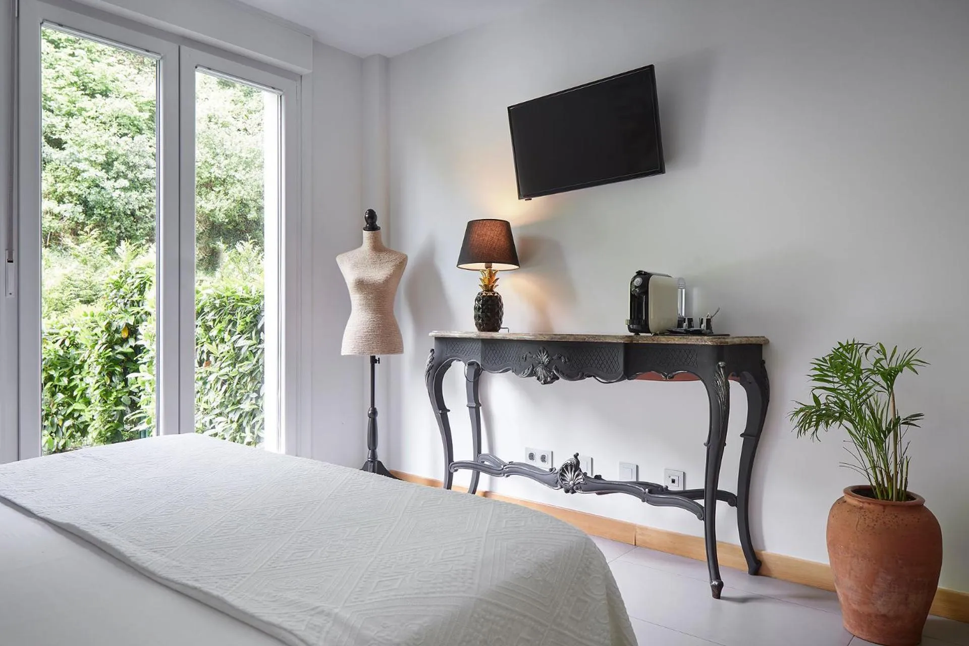 Photo of the whole room in Hotel Boutique Txanka Erreka PARKING INCLUIDO