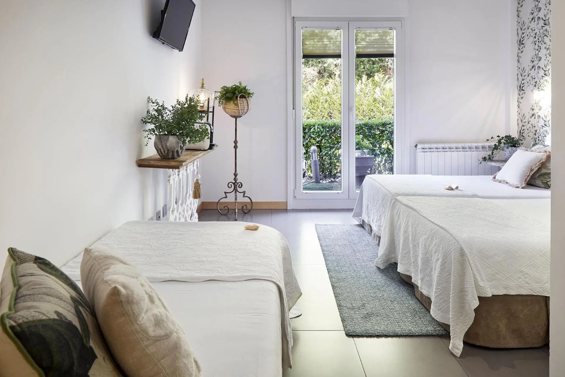 Photo of the whole room in Hotel Boutique Txanka Erreka PARKING INCLUIDO