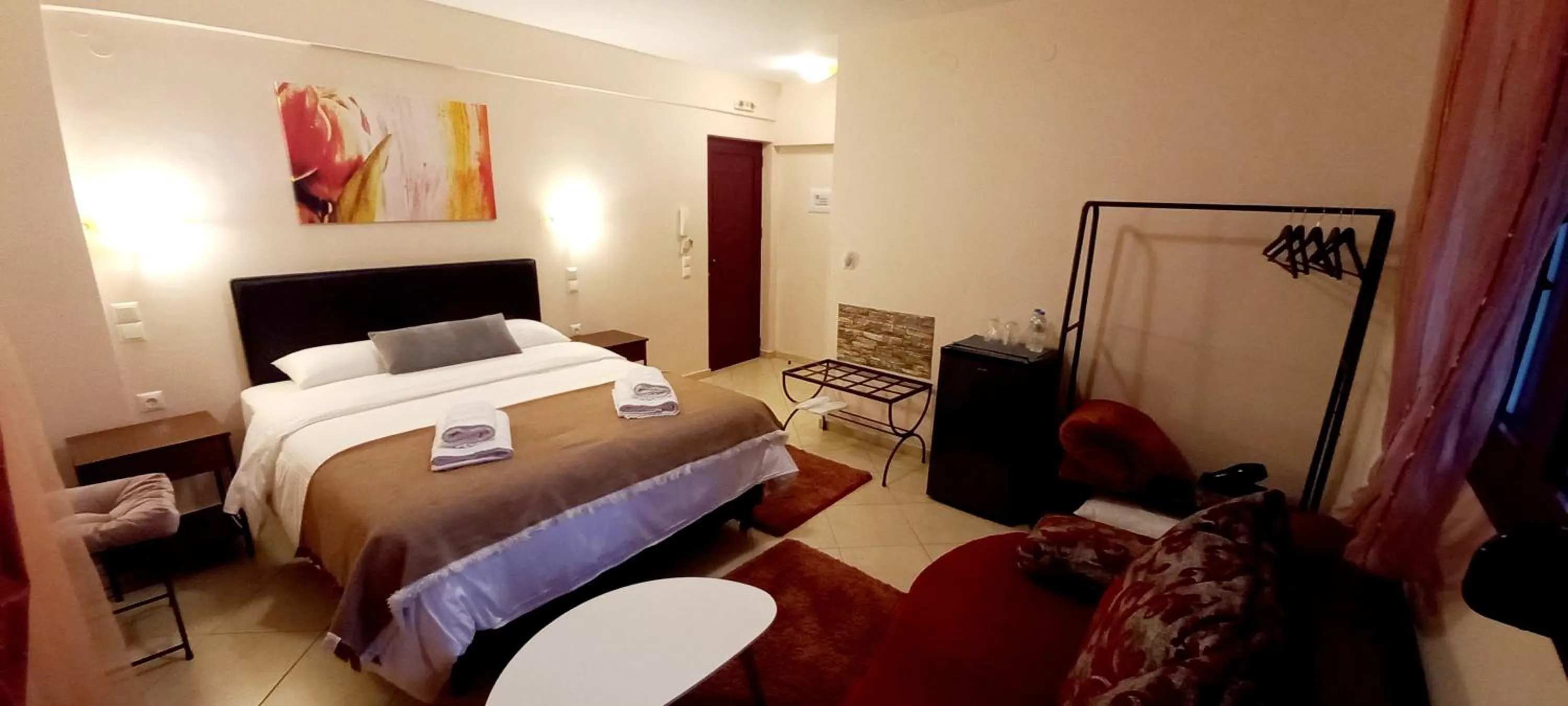 Photo of the whole room, Bed in Anesis