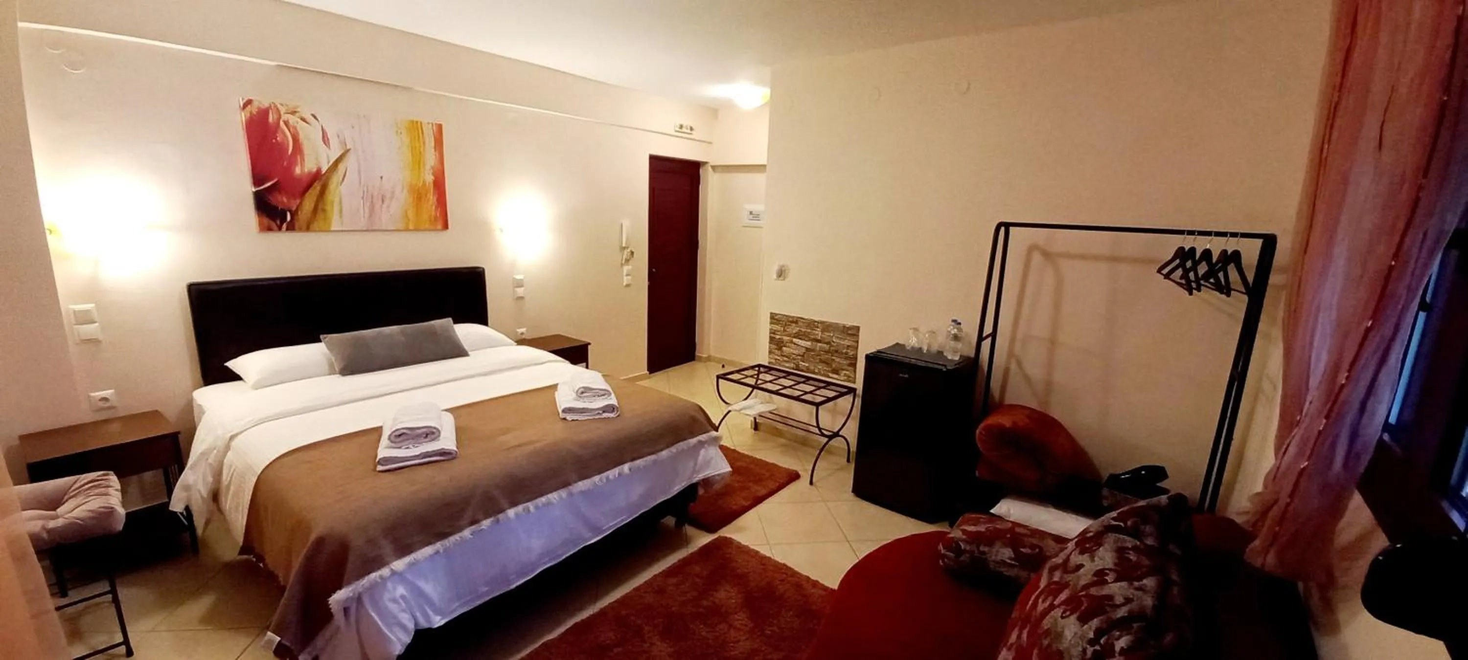 Photo of the whole room, Bed in Anesis