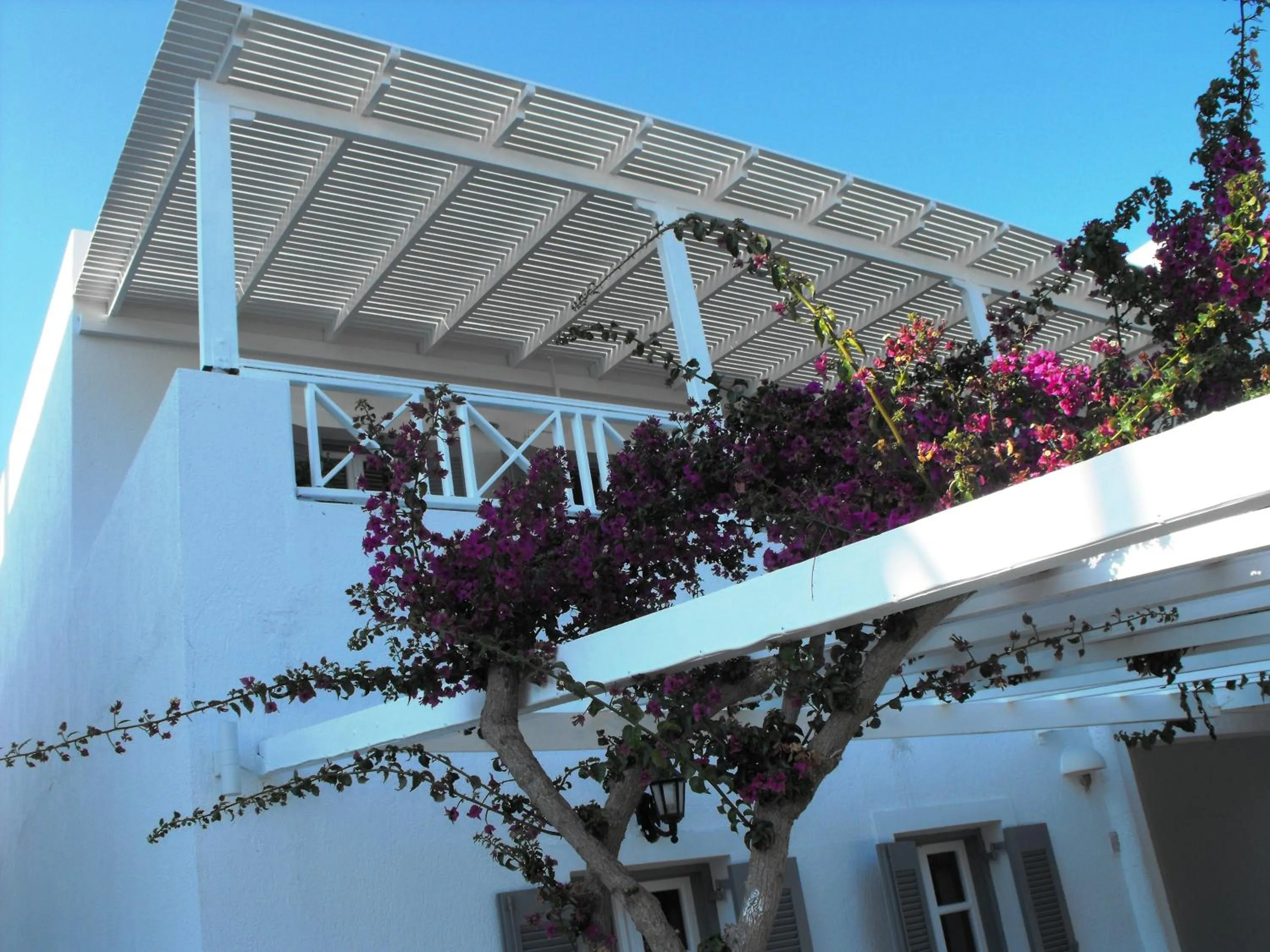 Facade/entrance in Milos Bay Suites