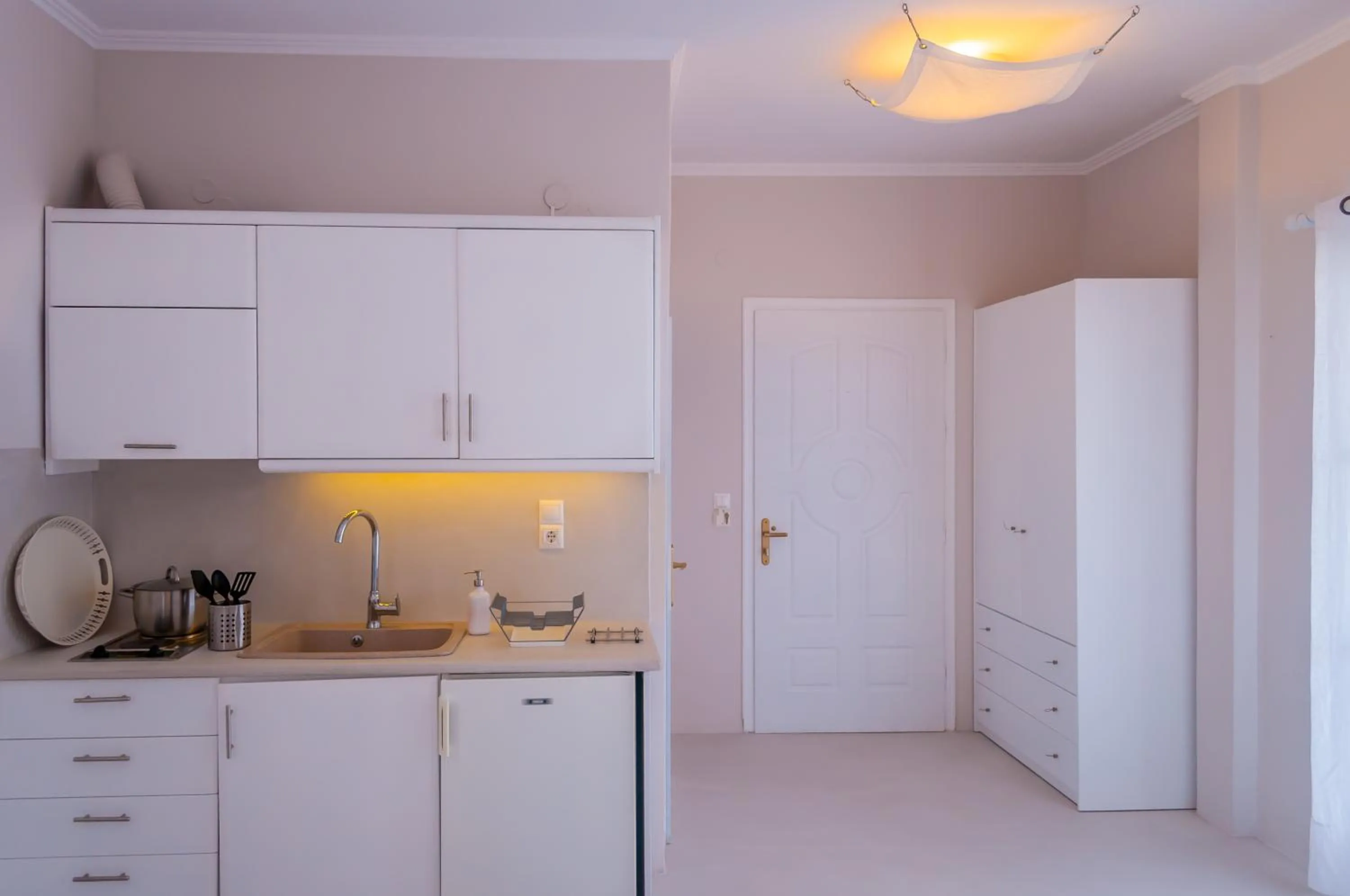 Kitchen or kitchenette in Milos Bay Suites