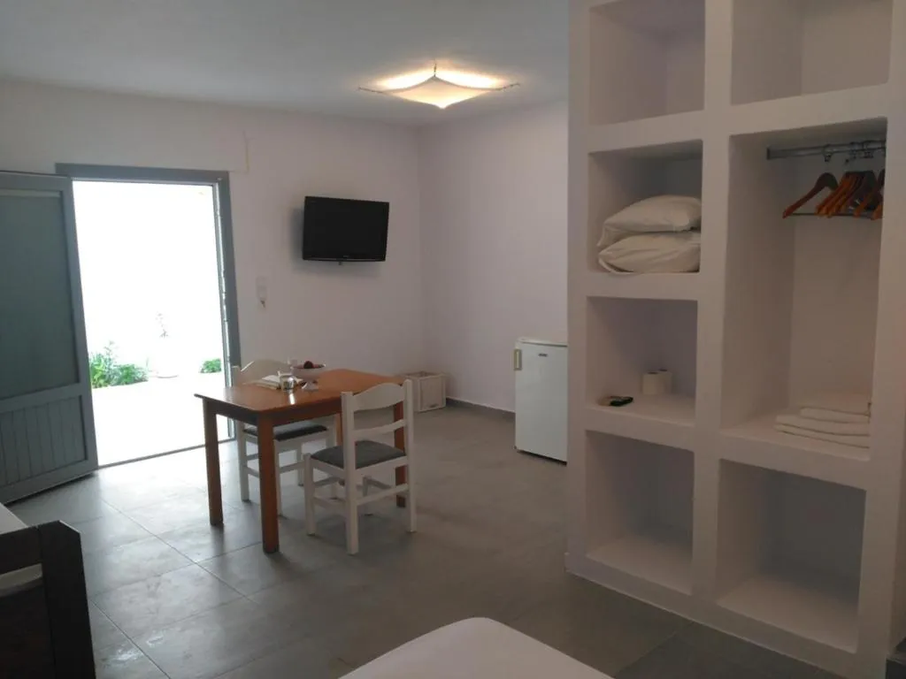 Dining area in Milos Bay Suites