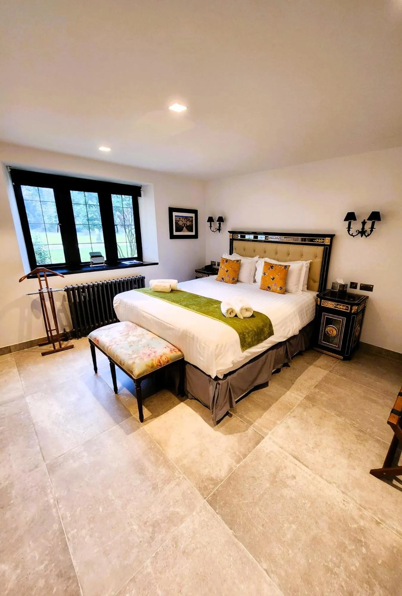 Bedroom, Bed in Weston Manor Hotel