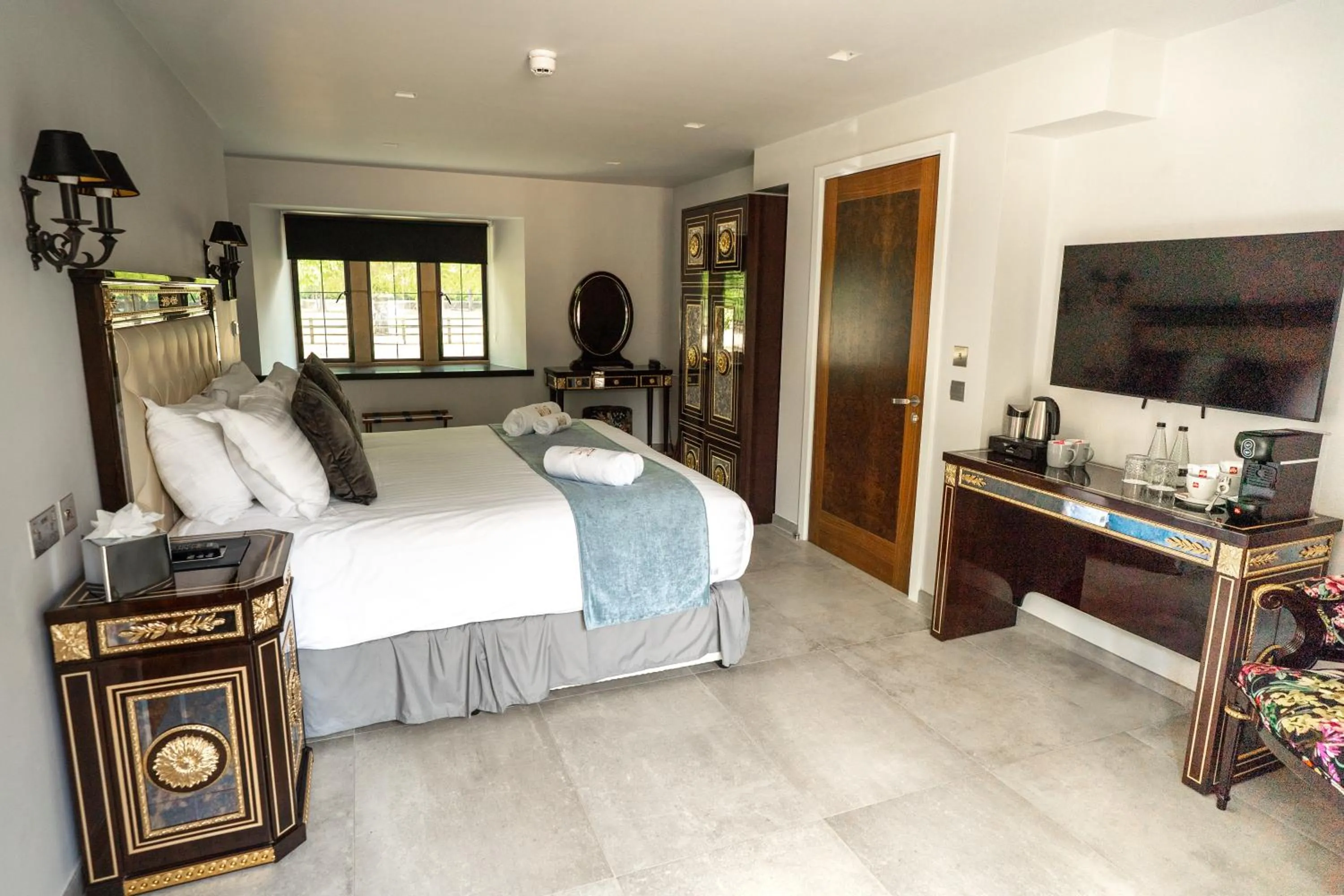 Bed in Weston Manor Hotel