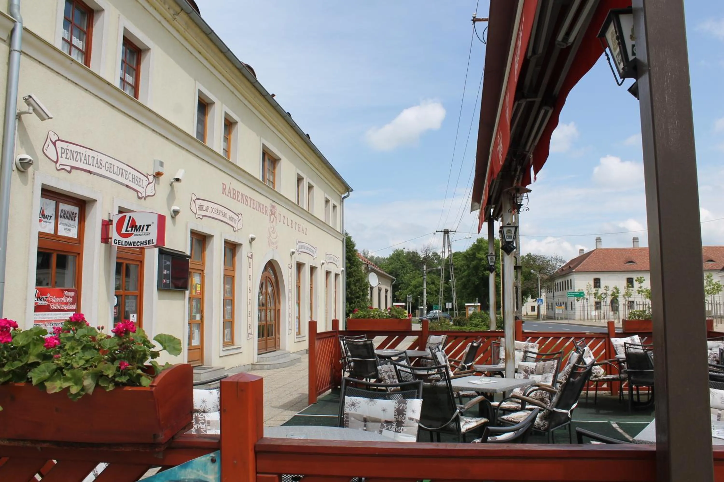 Facade/entrance in Rábensteiner Panzió