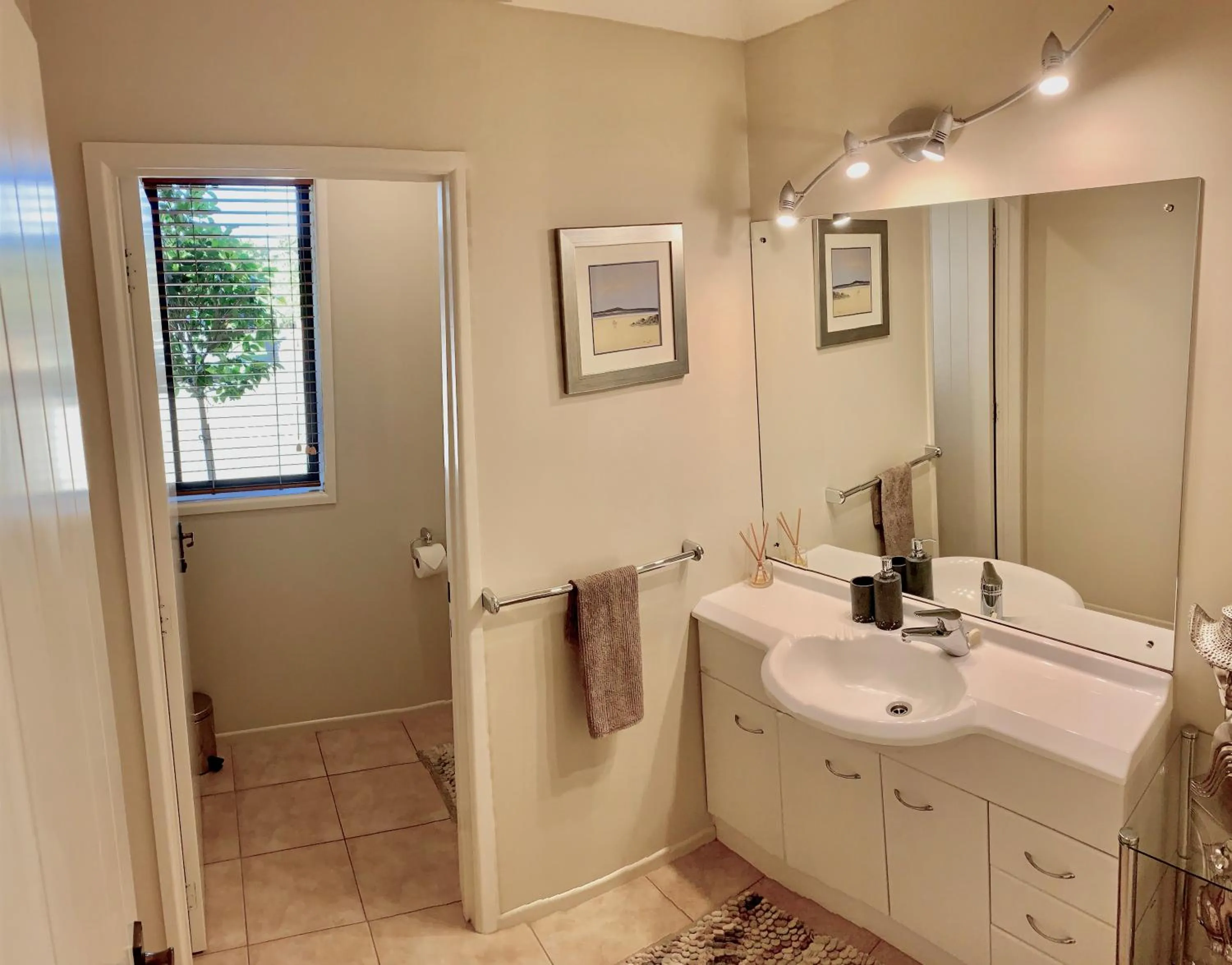 Toilet in Heaven's Rest B&B