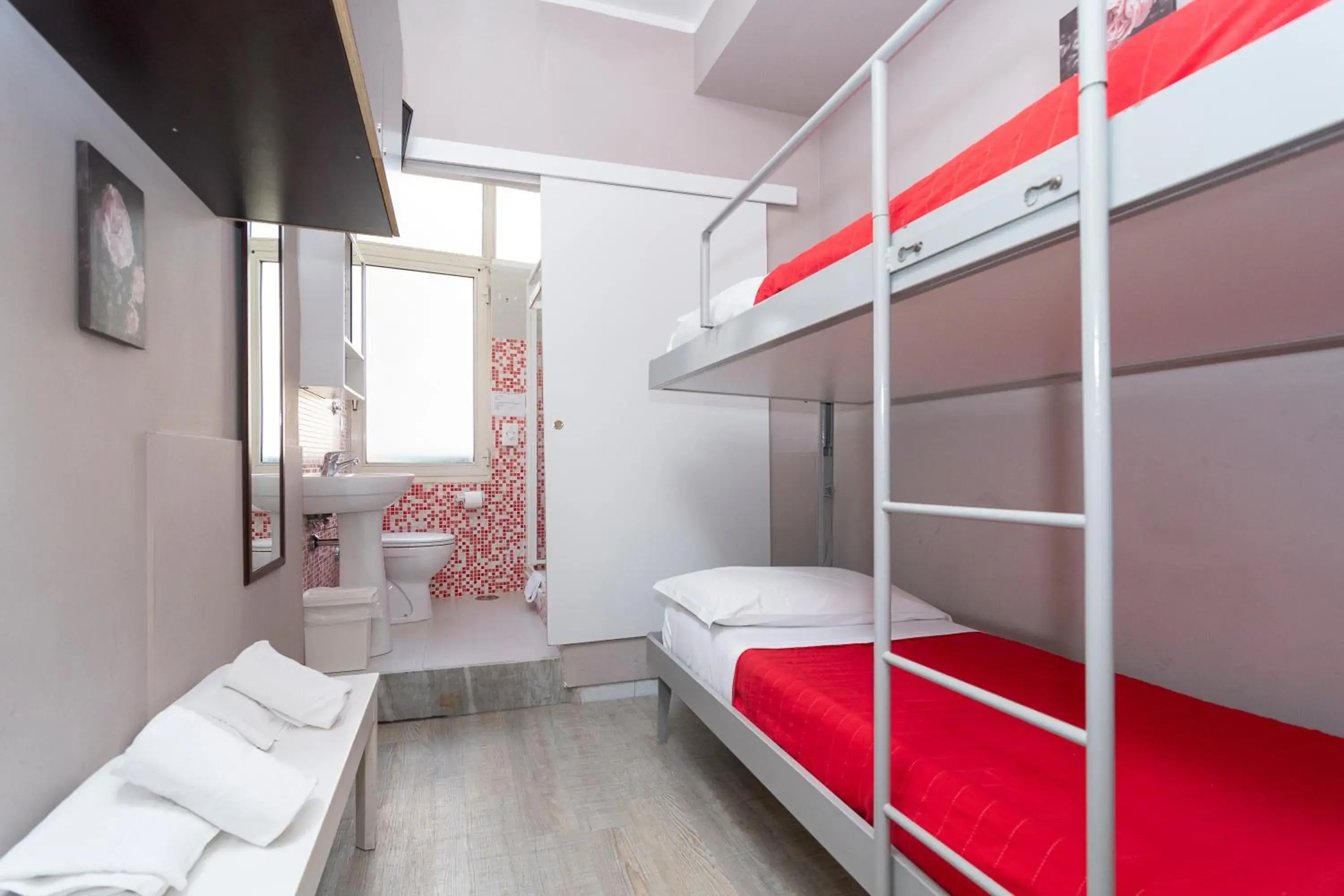 Twin Room in Ostello Le Sirene Twin Room in Ostello Le Sirene