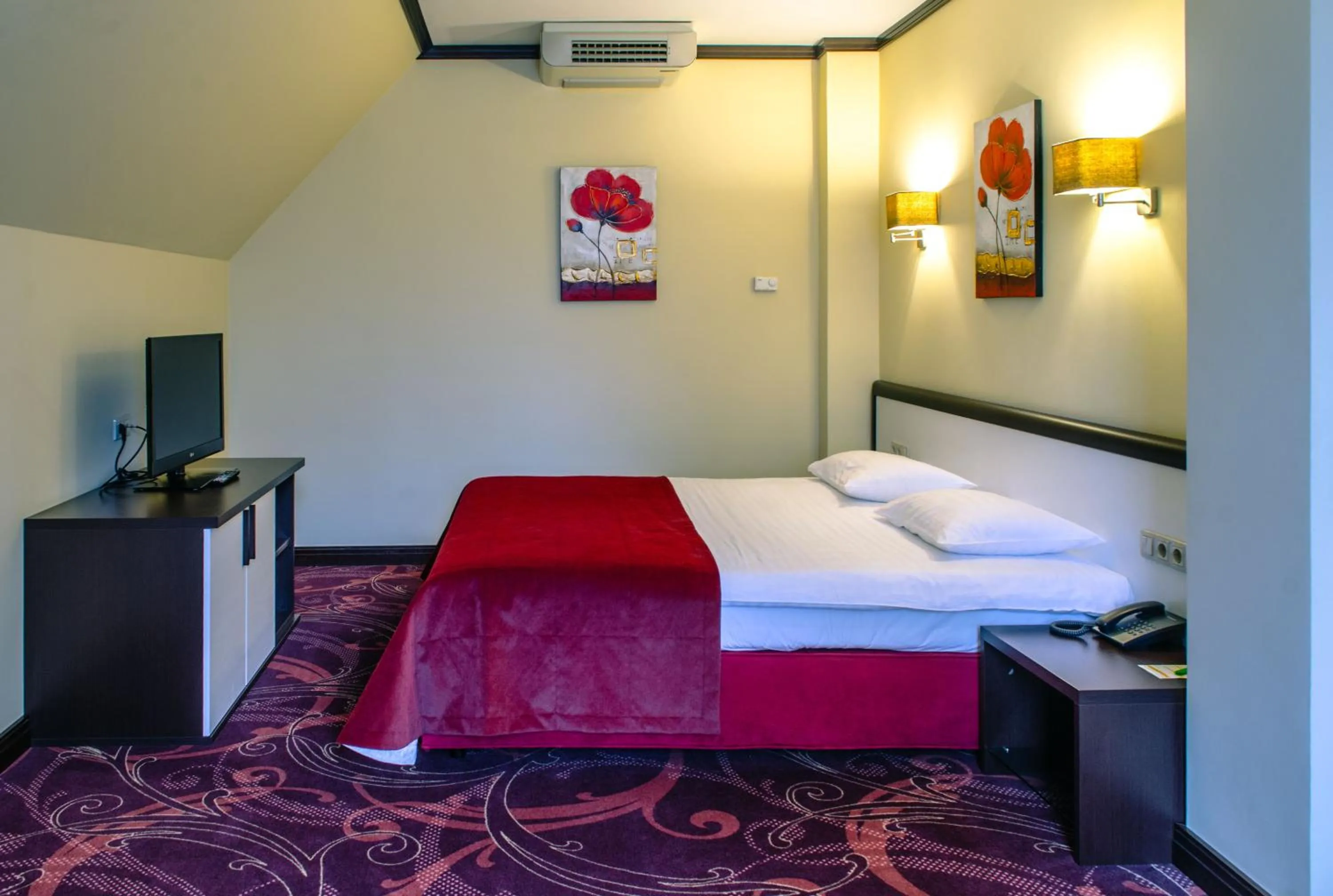 Photo of the whole room, Bed in Park-Hotel Golosievo