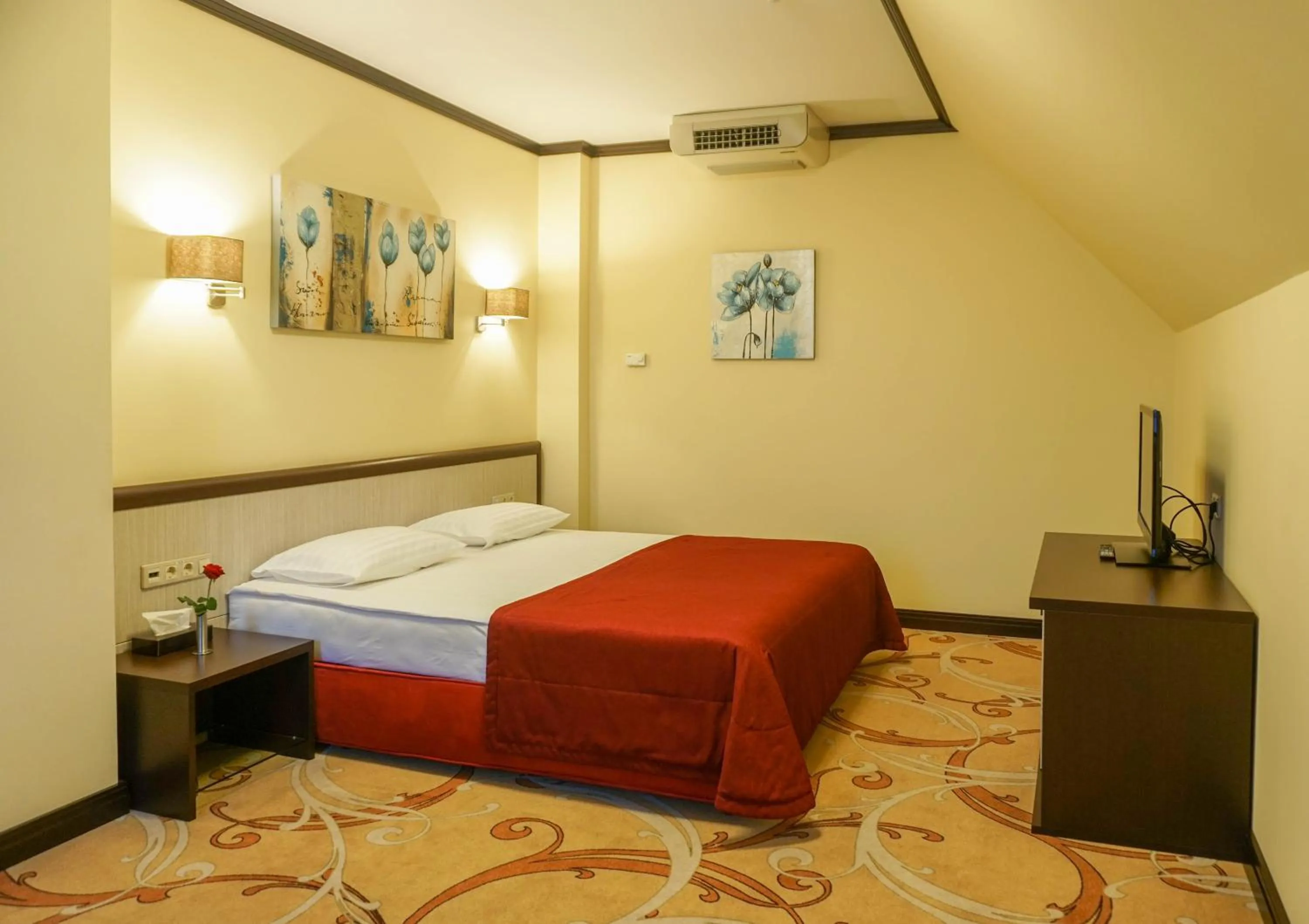 Photo of the whole room, Bed in Park-Hotel Golosievo