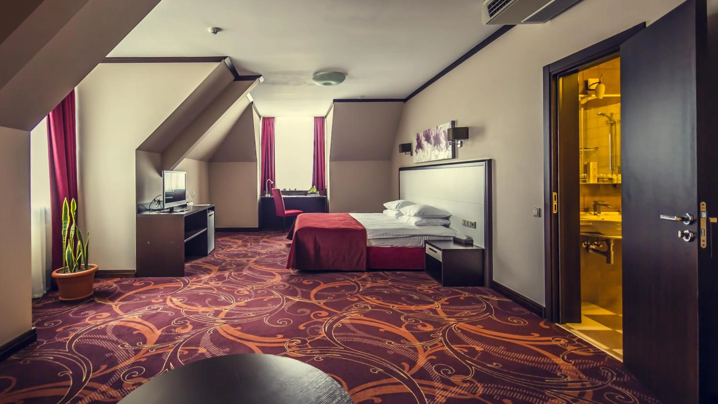 Photo of the whole room, Bed in Park-Hotel Golosievo