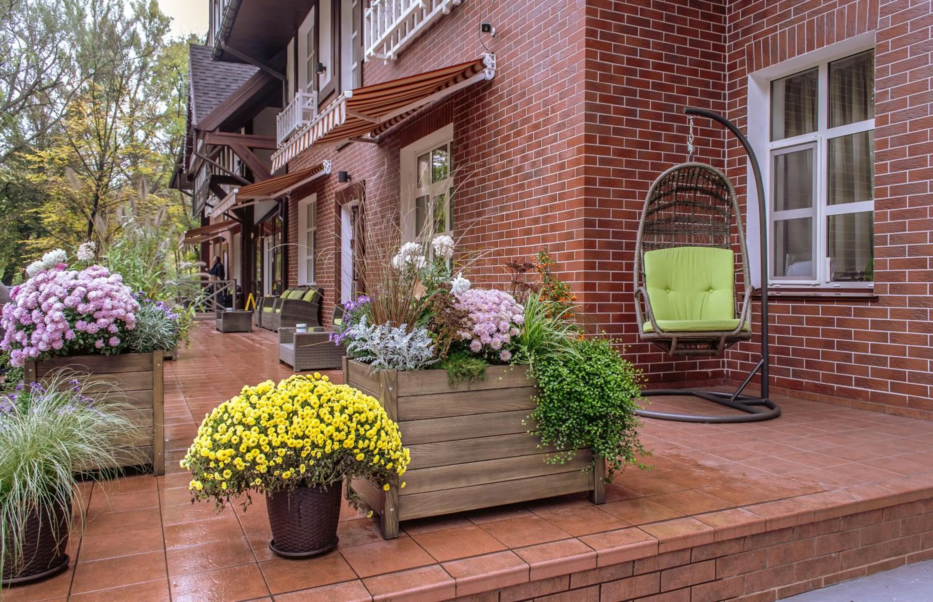 Facade/entrance in Park-Hotel Golosievo