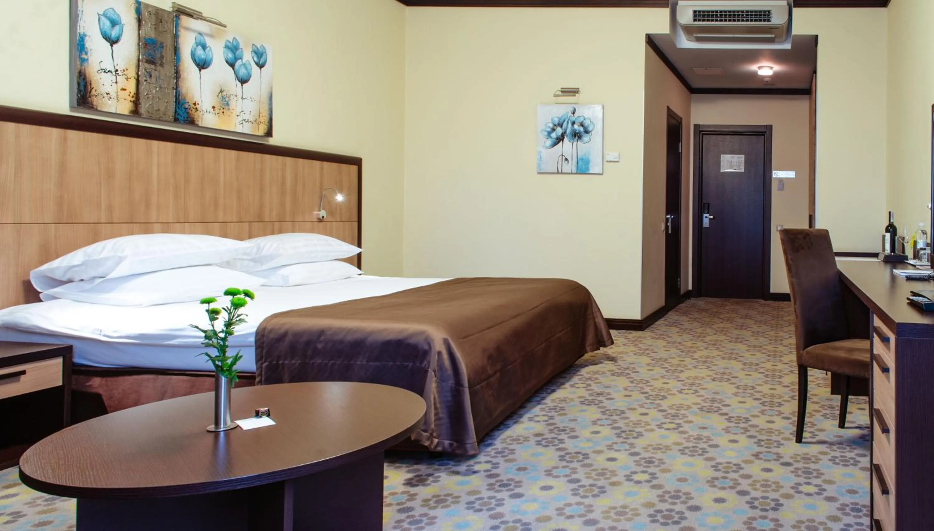 Photo of the whole room, Bed in Park-Hotel Golosievo