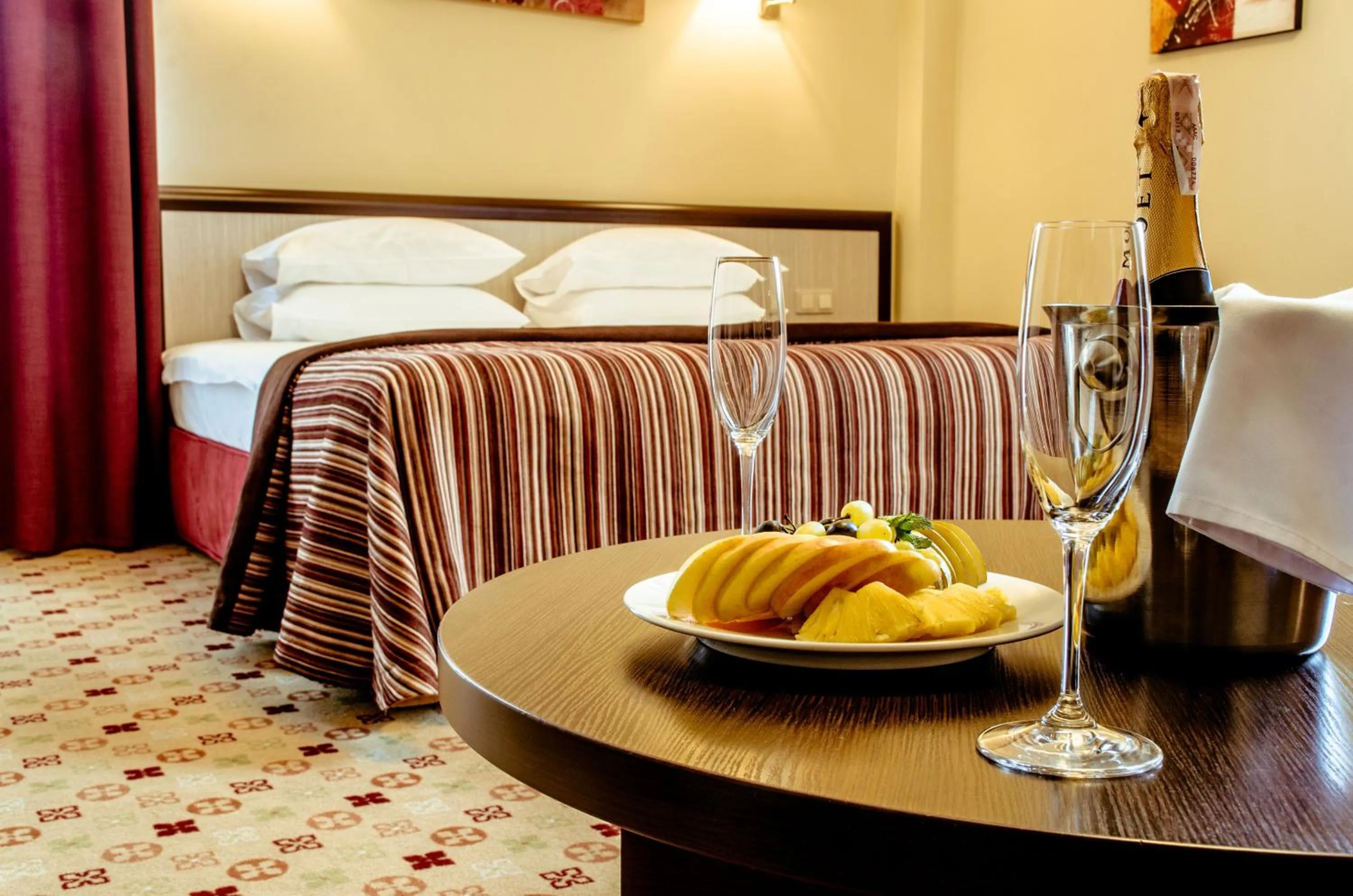 Photo of the whole room, Bed in Park-Hotel Golosievo