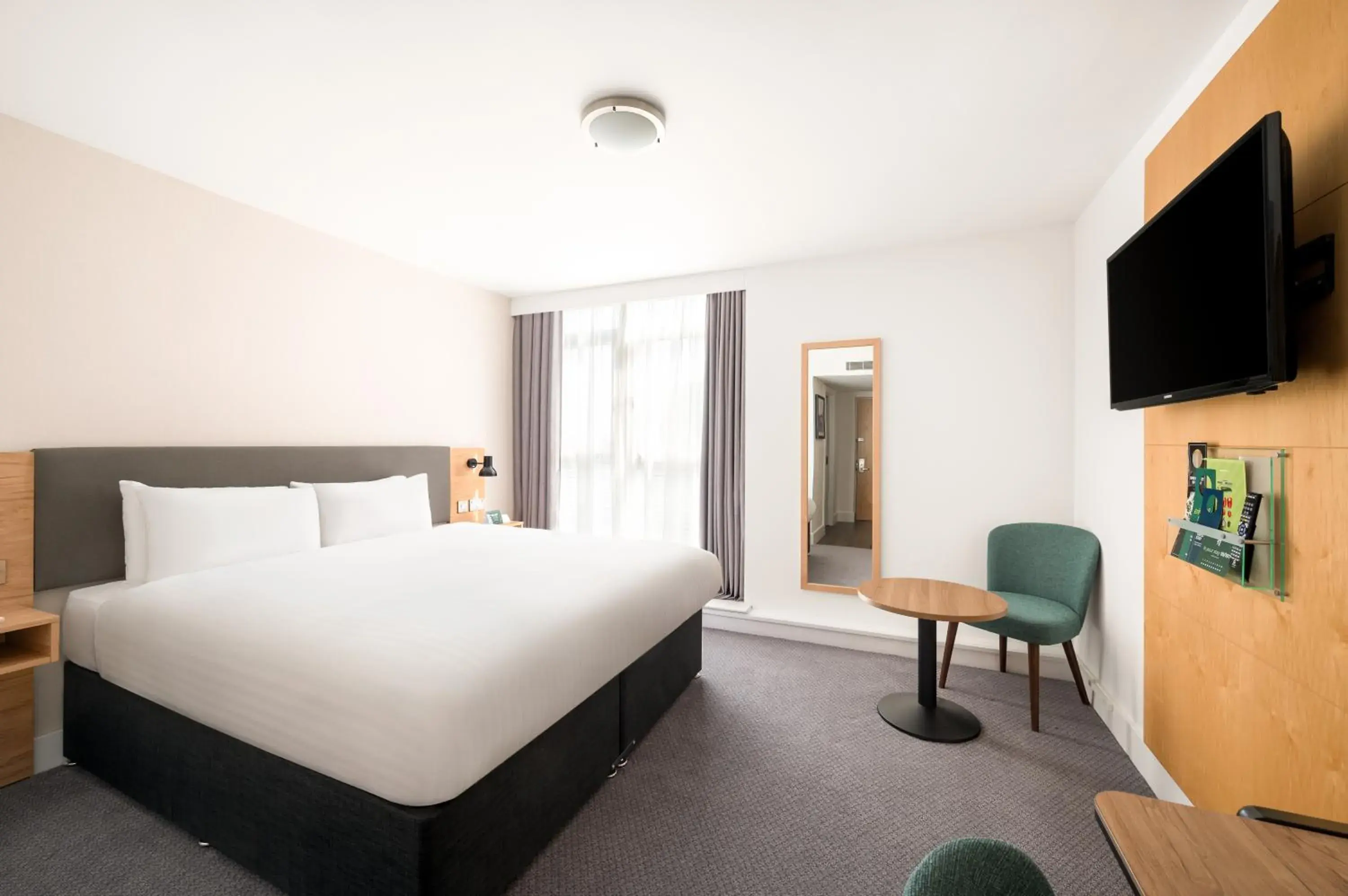 Bedroom, Bed in Holiday Inn Birmingham City by IHG Bedroom, Bed in Holiday Inn Birmingham City by IHG