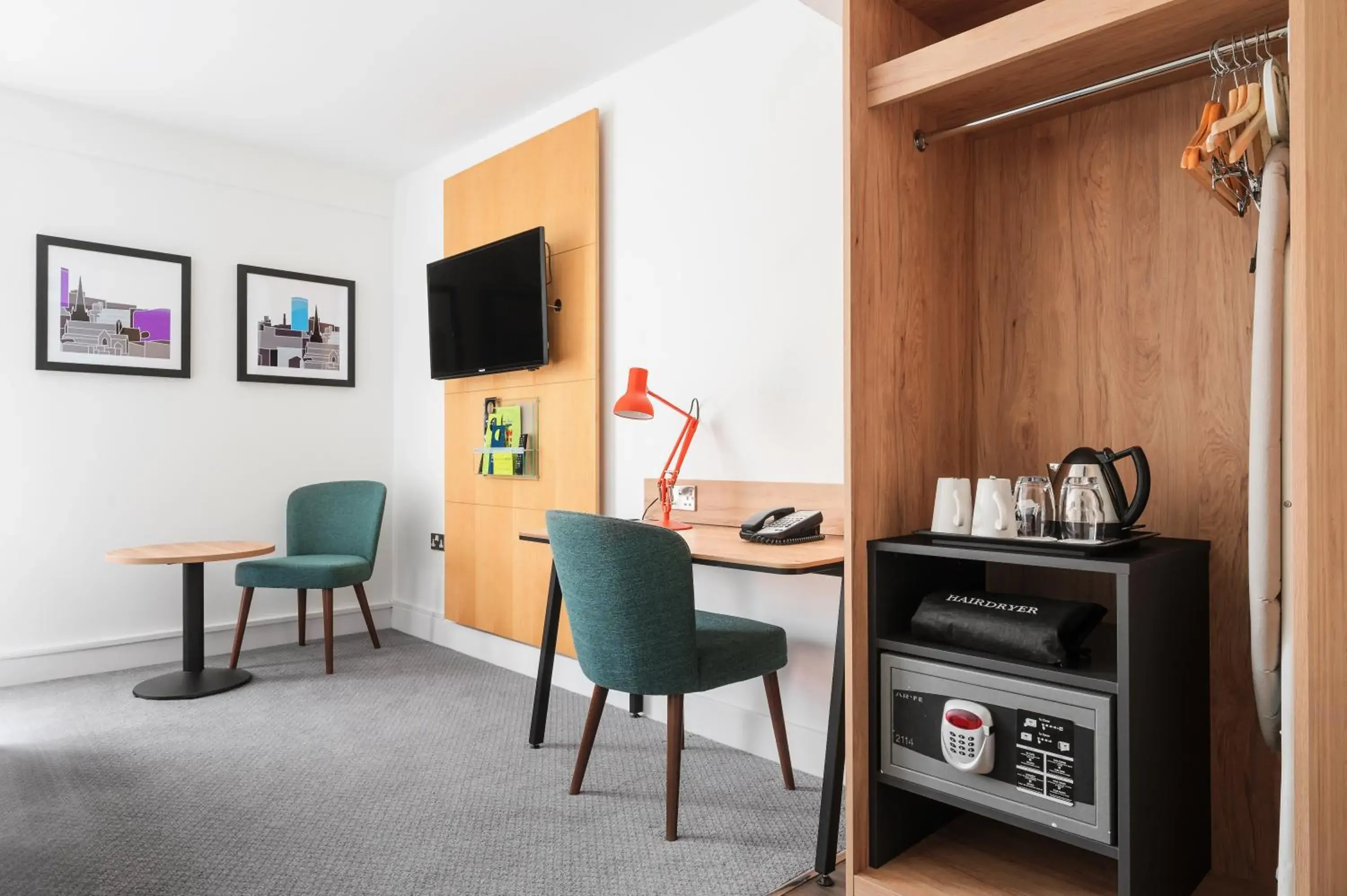 Bedroom in Holiday Inn Birmingham City by IHG Bedroom in Holiday Inn Birmingham City by IHG