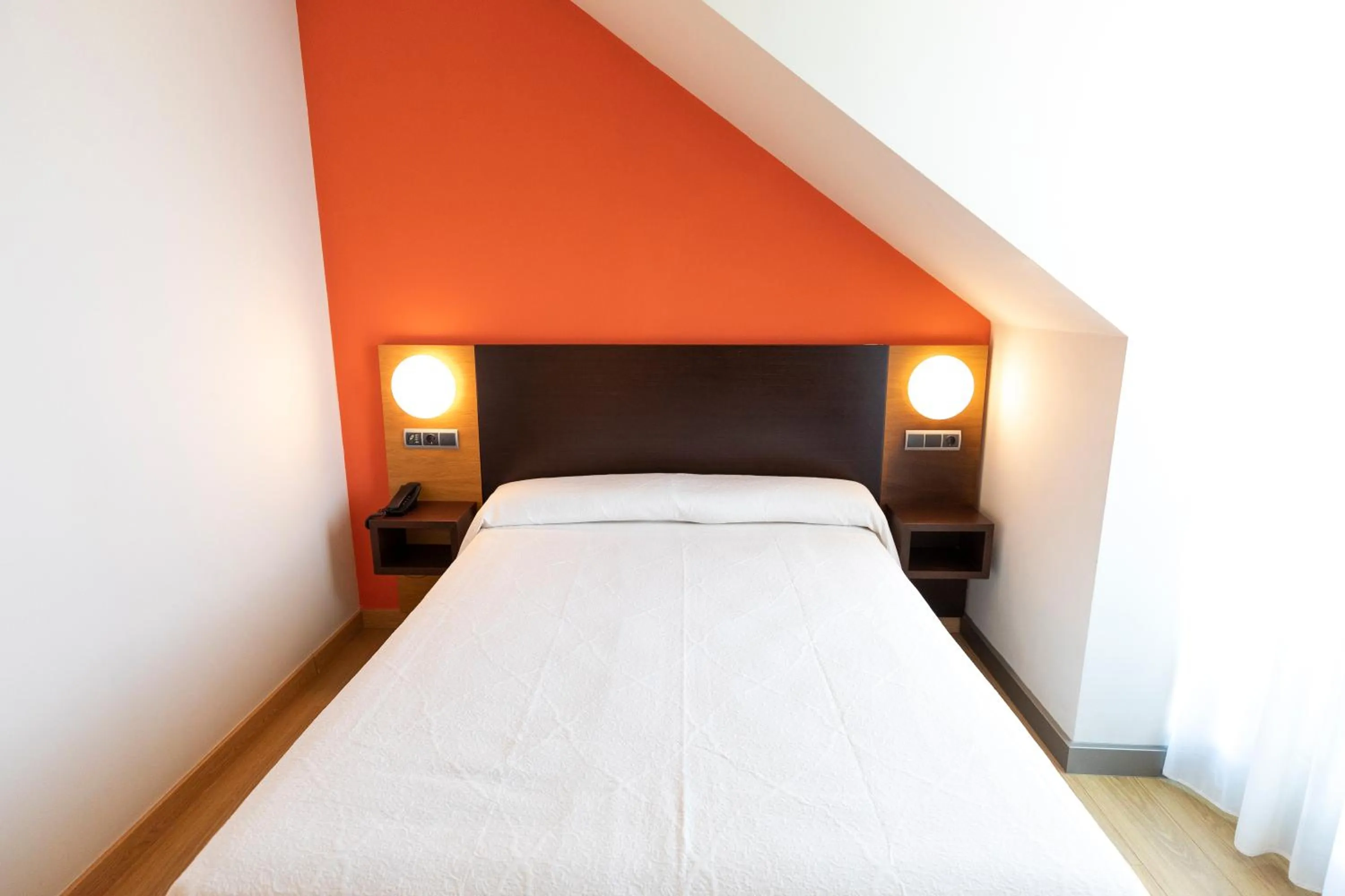 Bed in Hotel Marítimo Ris con garaje