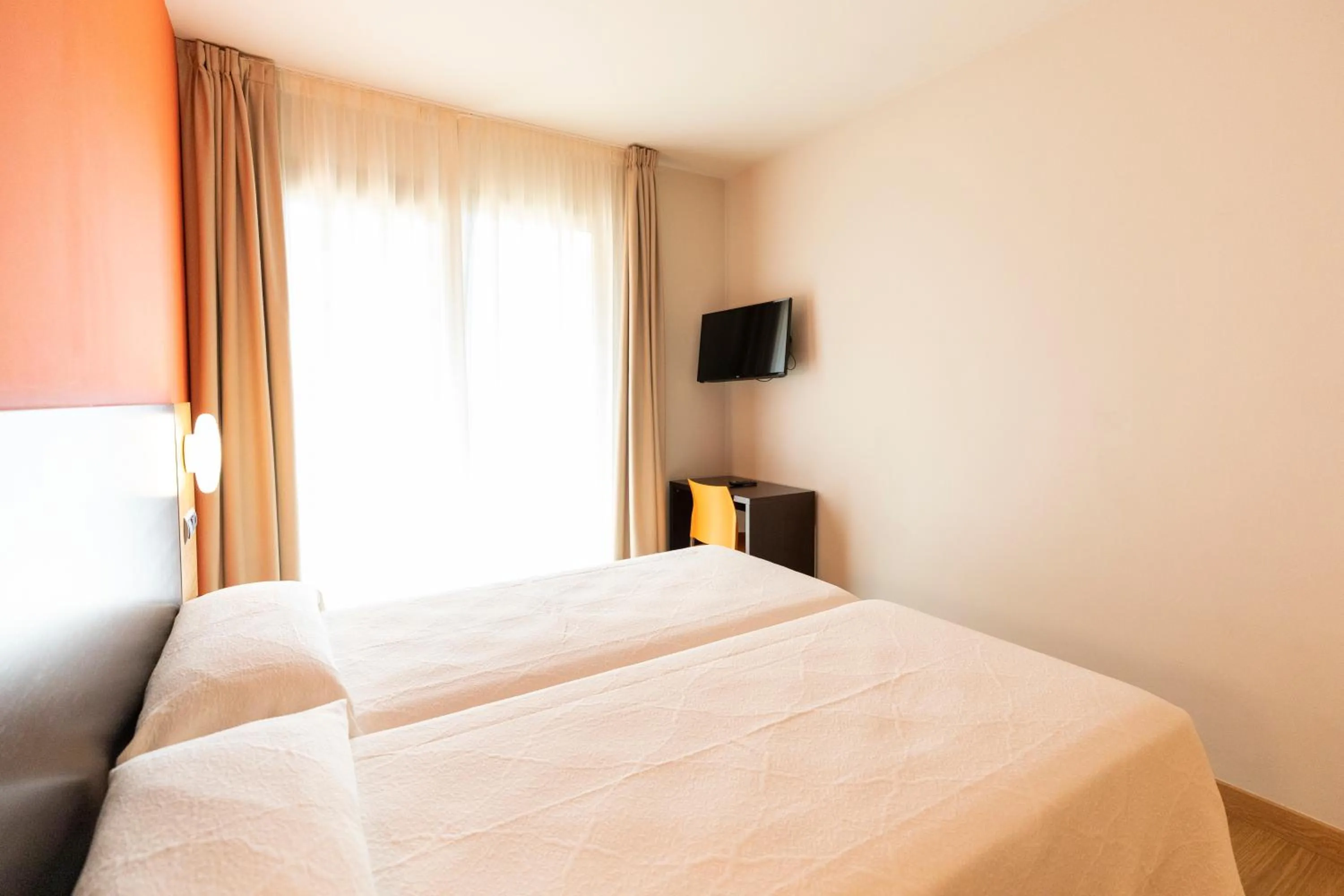 Bed in Hotel Marítimo Ris con garaje