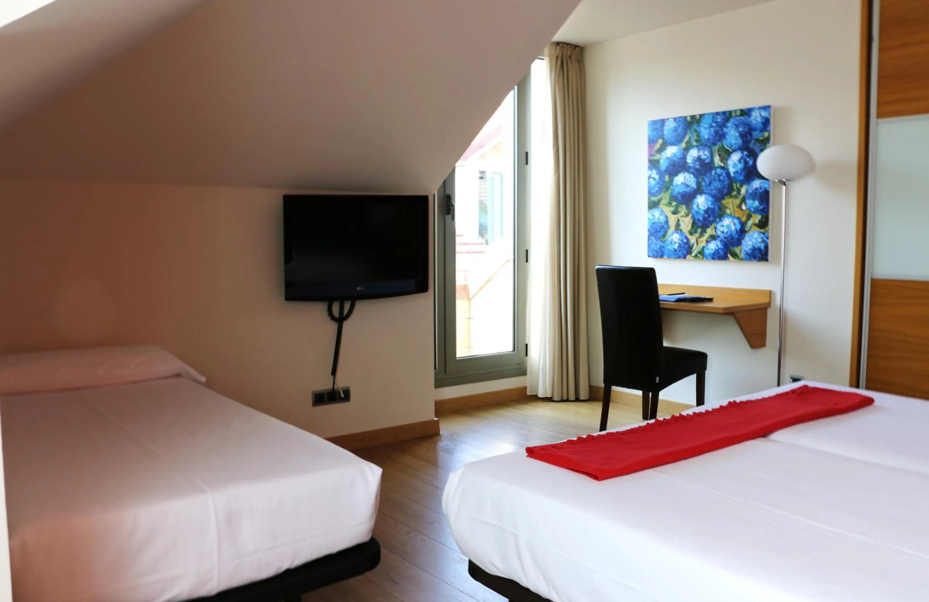 Bed in Hotel Marítimo Ris con garaje