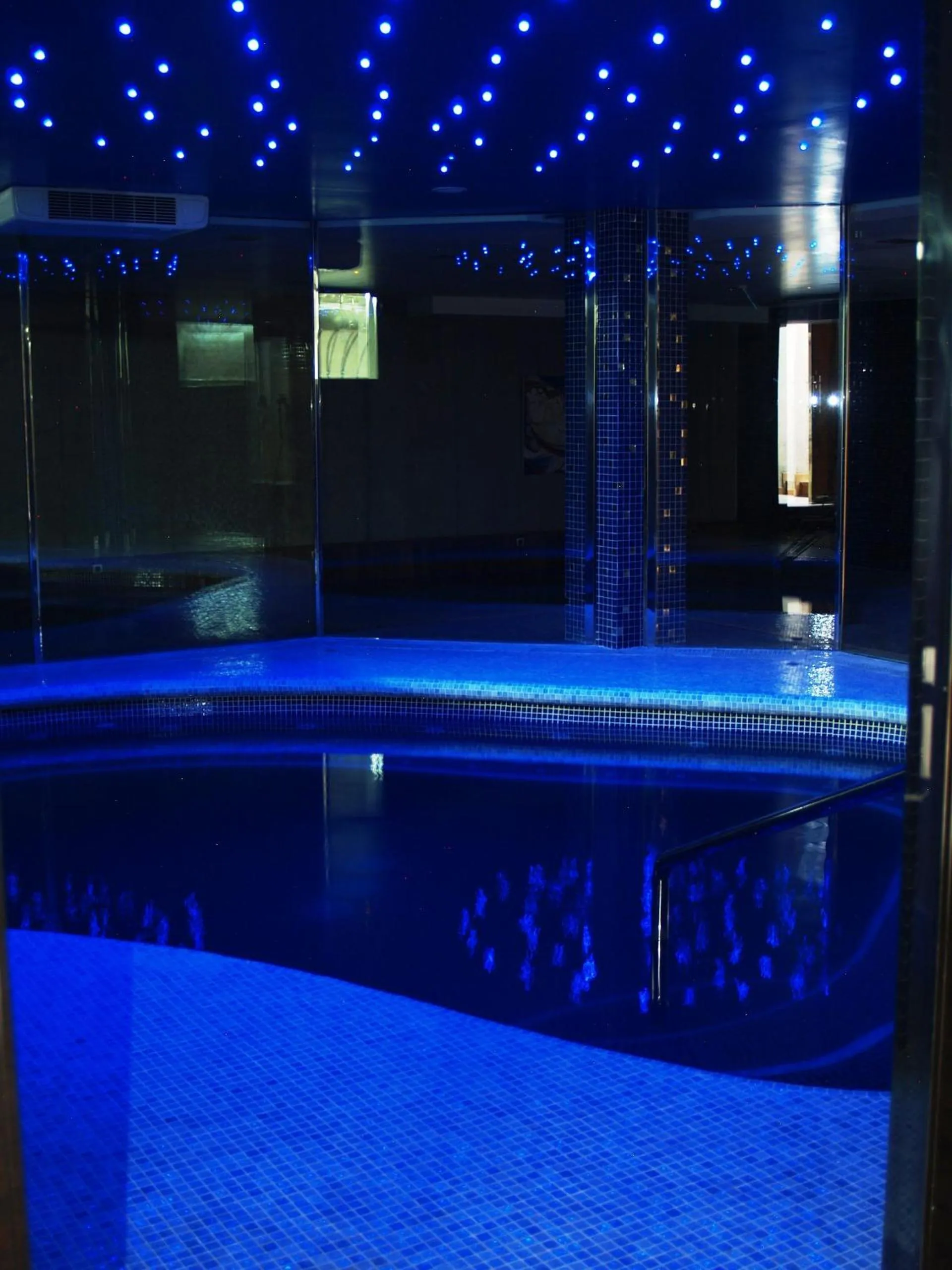 Spa and wellness centre/facilities in Hotel Marítimo Ris con garaje