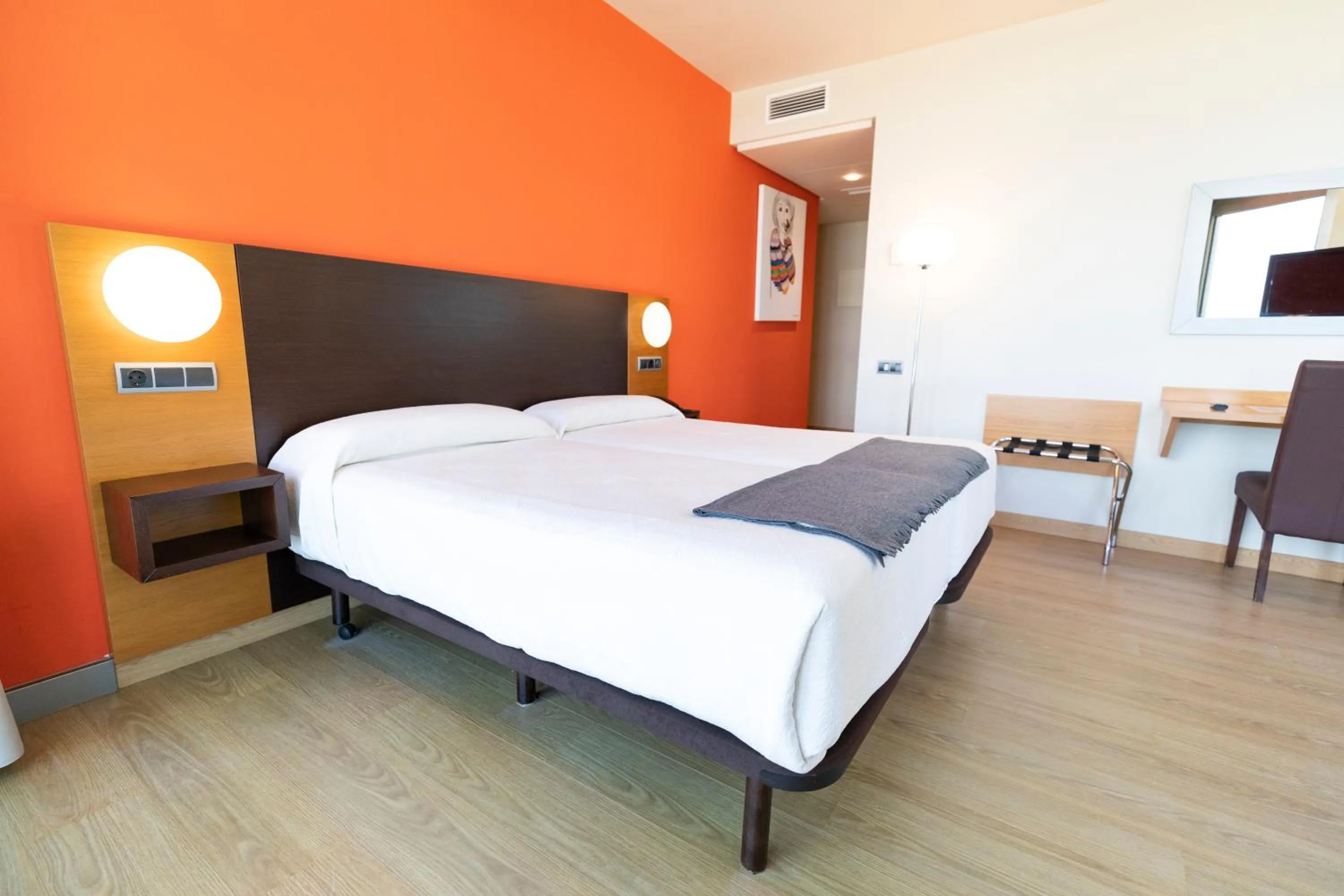 Bedroom in Hotel Marítimo Ris con garaje