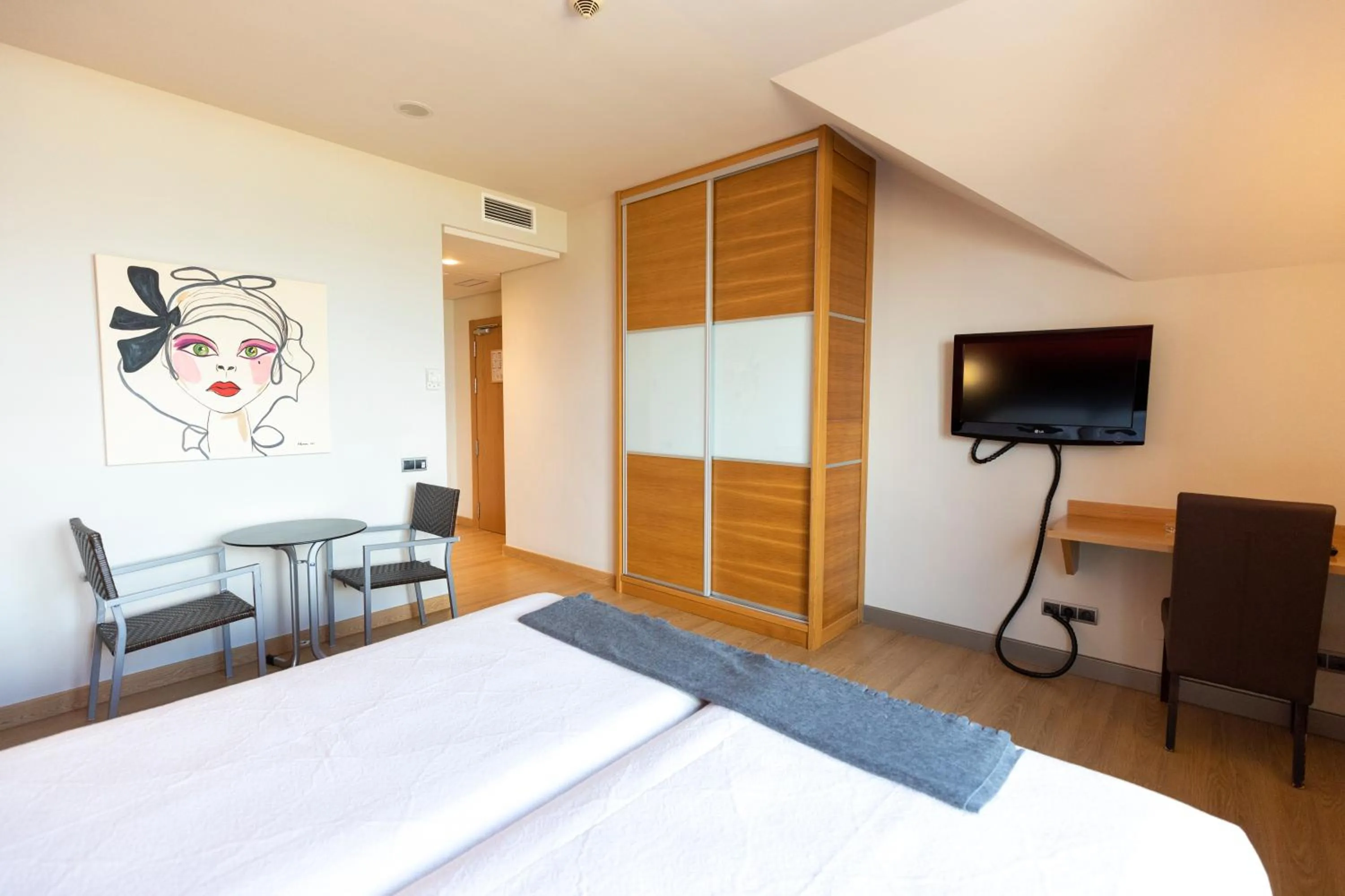 Bed in Hotel Marítimo Ris con garaje