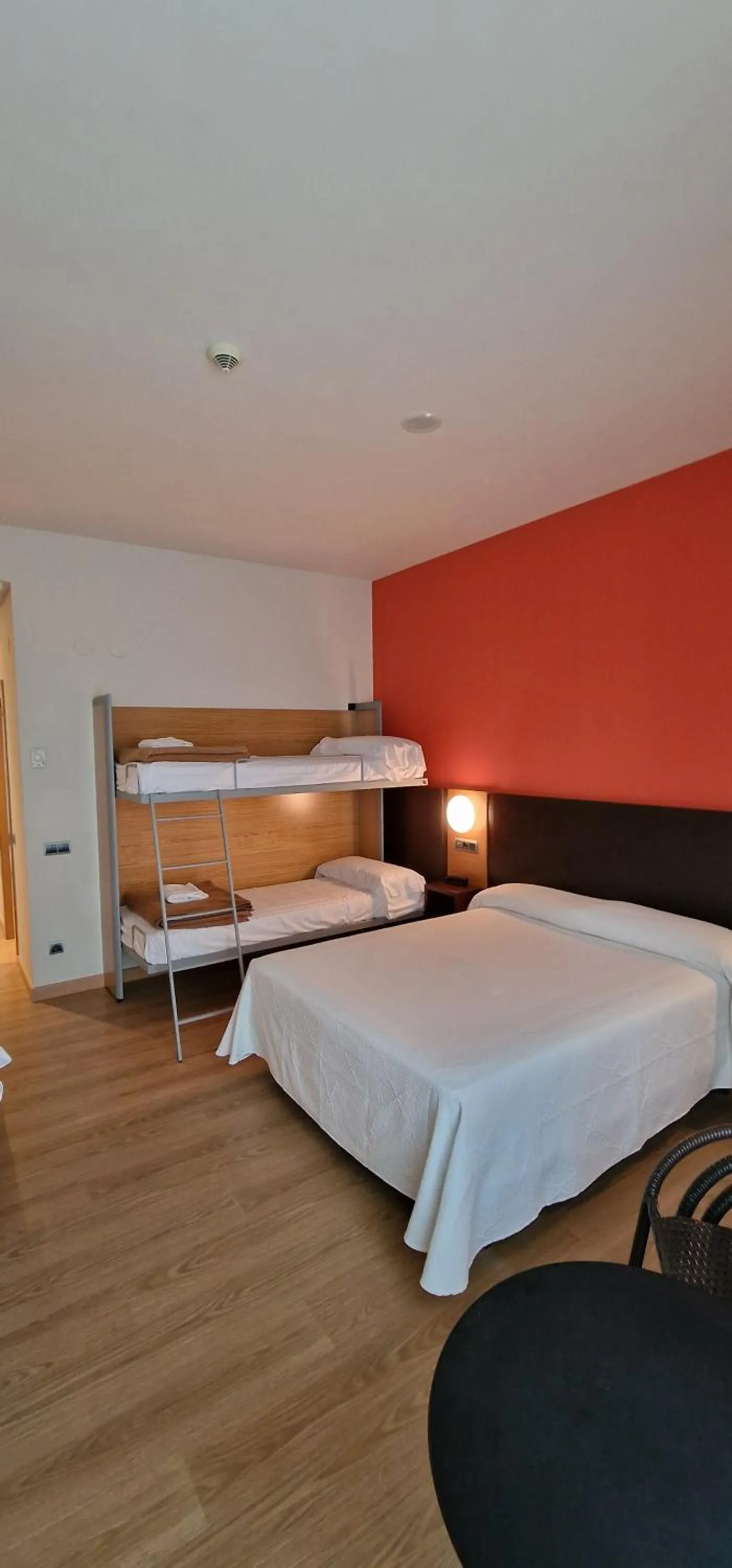 Bedroom in Hotel Marítimo Ris con garaje