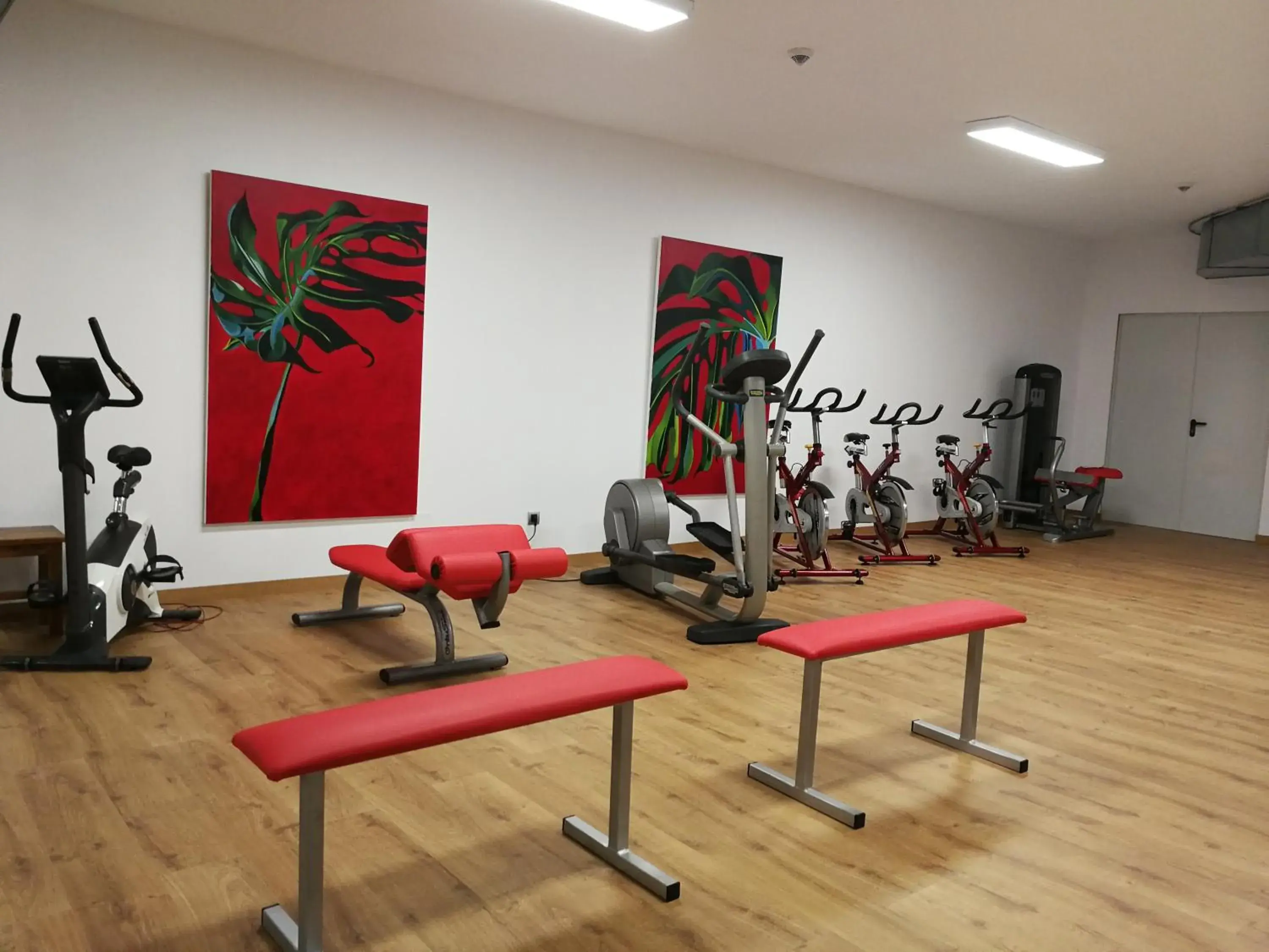 Fitness centre/facilities in Hotel Marítimo Ris con garaje Fitness centre/facilities in Hotel Marítimo Ris con garaje