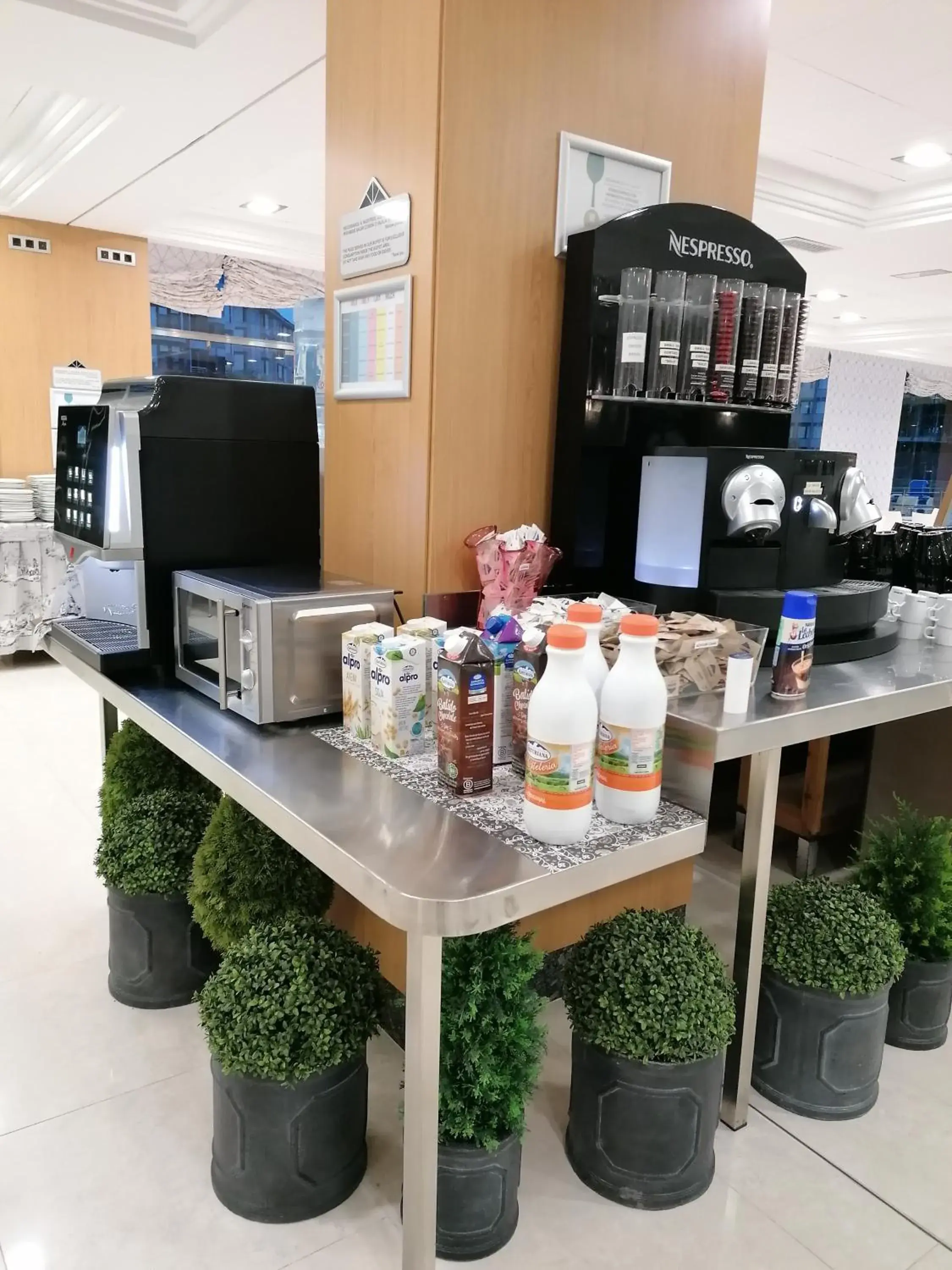 Buffet breakfast in Hotel Marítimo Ris con garaje Buffet breakfast in Hotel Marítimo Ris con garaje