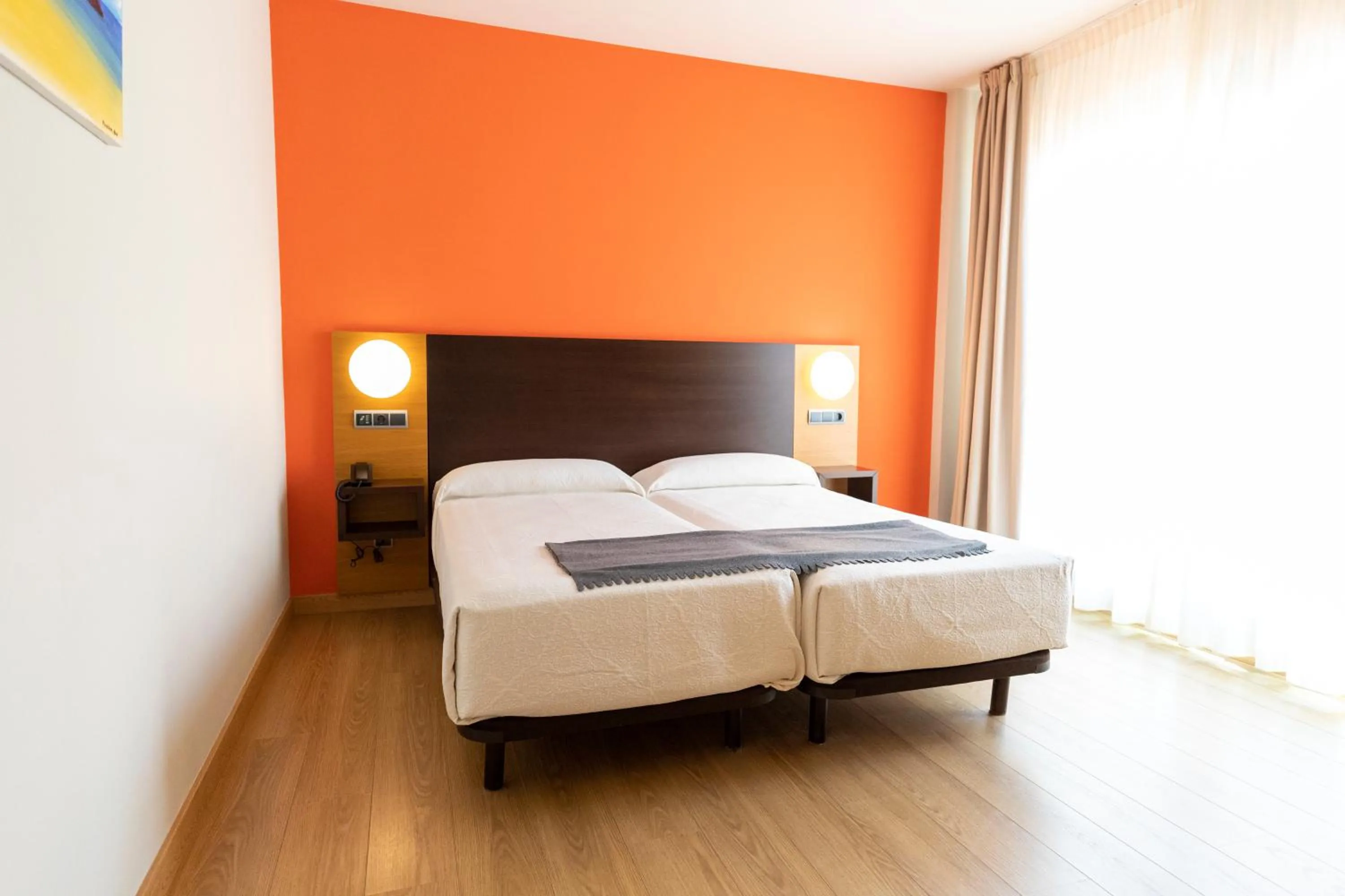 Bedroom in Hotel Marítimo Ris con garaje