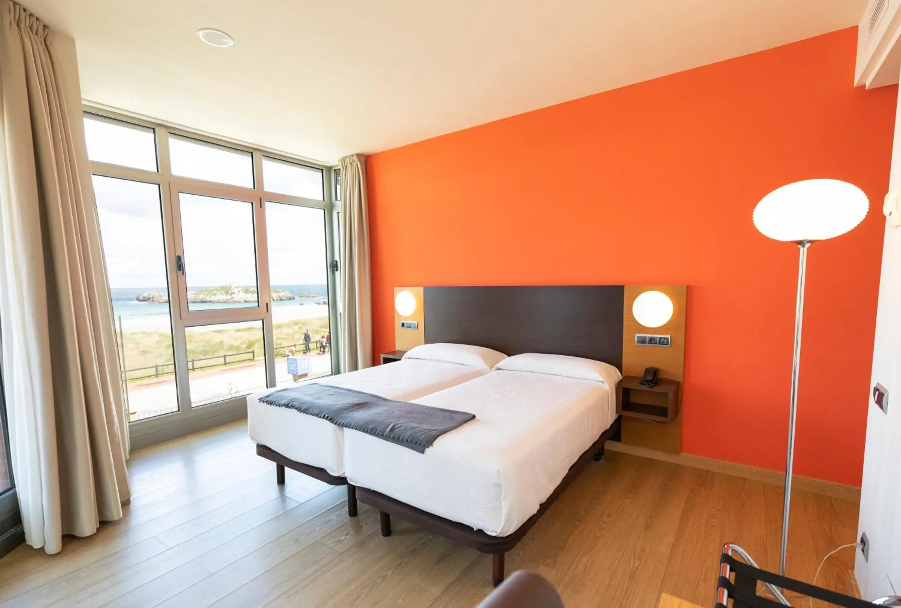 Photo of the whole room in Hotel Marítimo Ris con garaje Photo of the whole room in Hotel Marítimo Ris con garaje