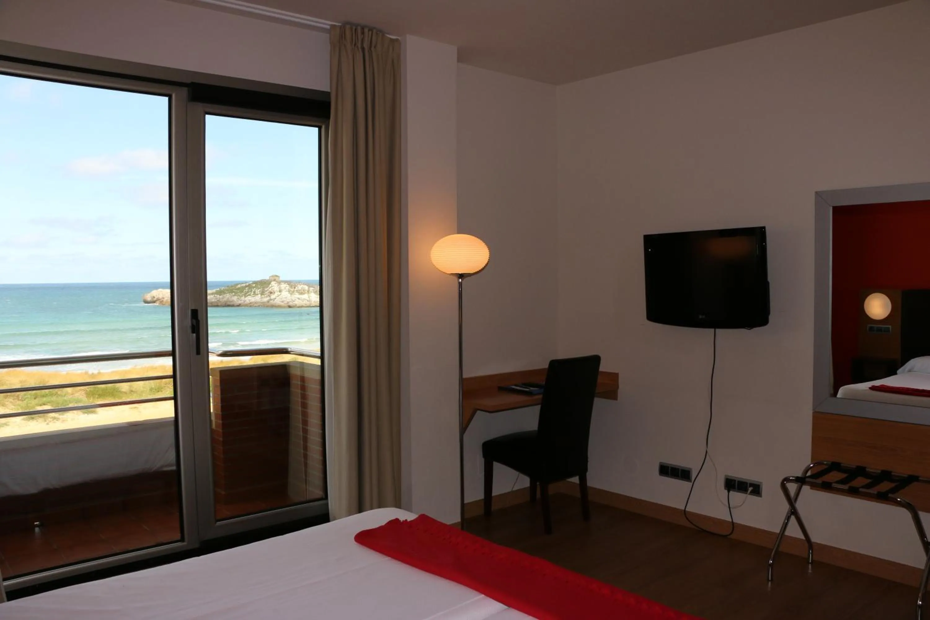 Spring in Hotel Marítimo Ris con garaje