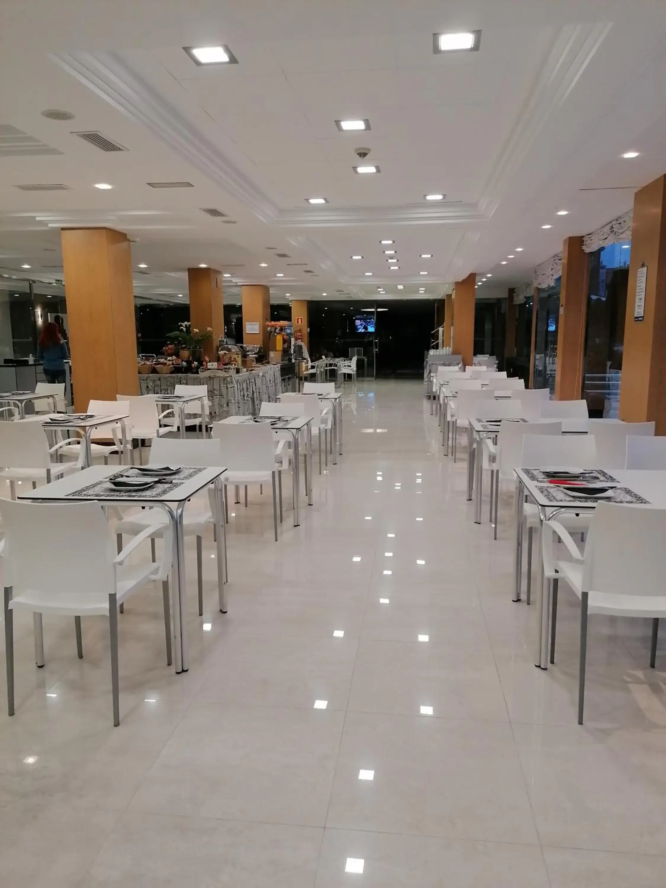 Buffet breakfast in Hotel Marítimo Ris con garaje Buffet breakfast in Hotel Marítimo Ris con garaje