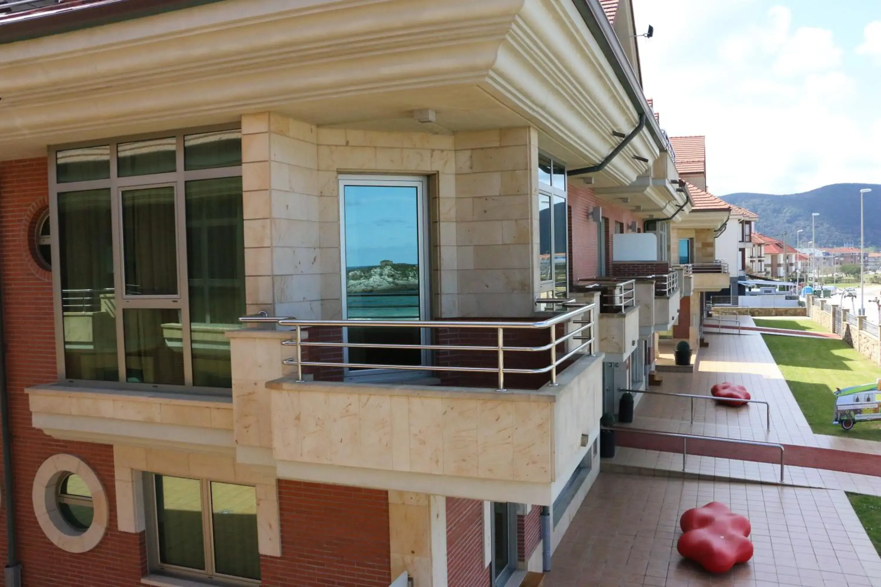 Facade/entrance in Hotel Marítimo Ris con garaje Facade/entrance in Hotel Marítimo Ris con garaje