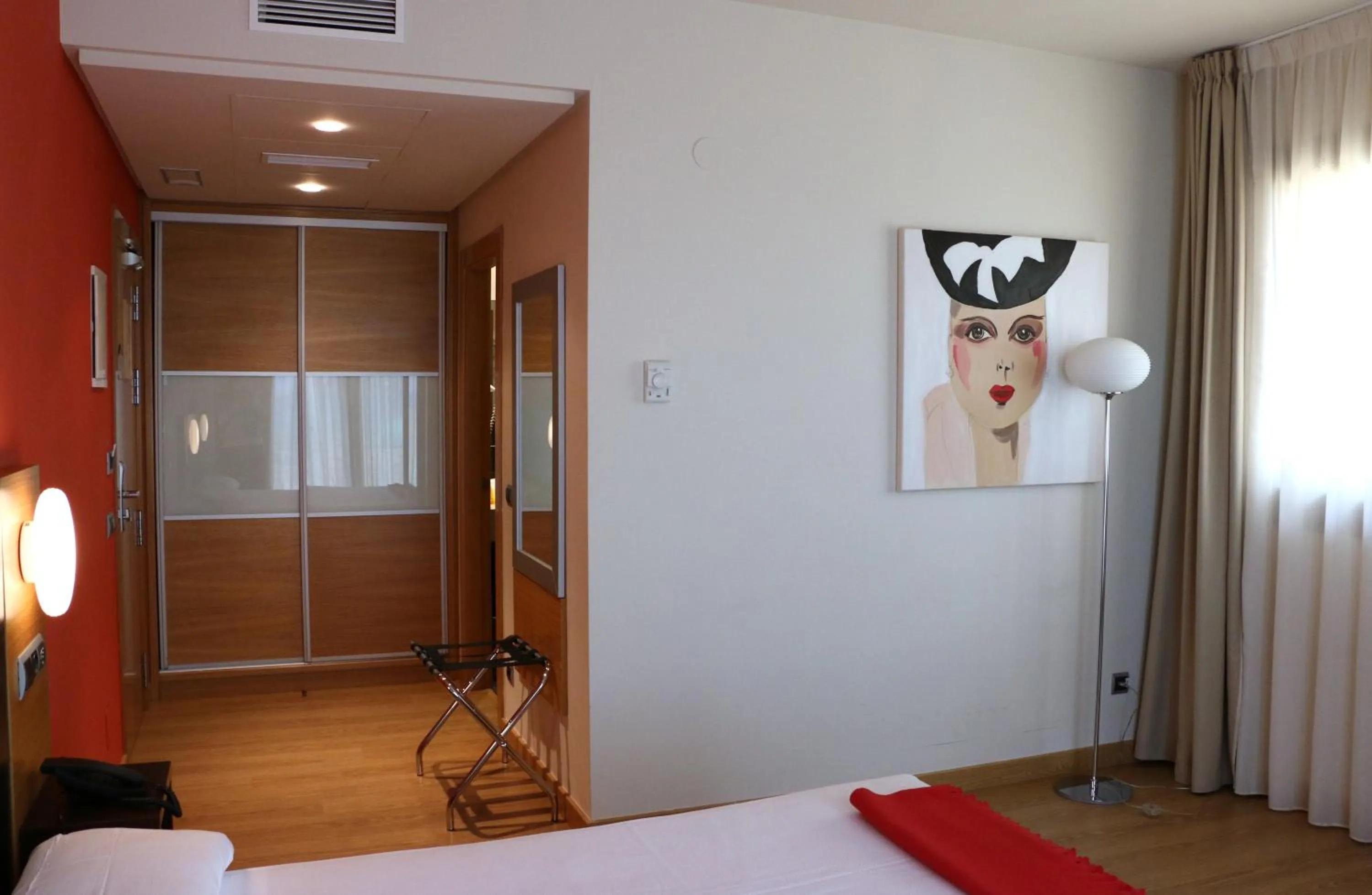 Bedroom in Hotel Marítimo Ris con garaje