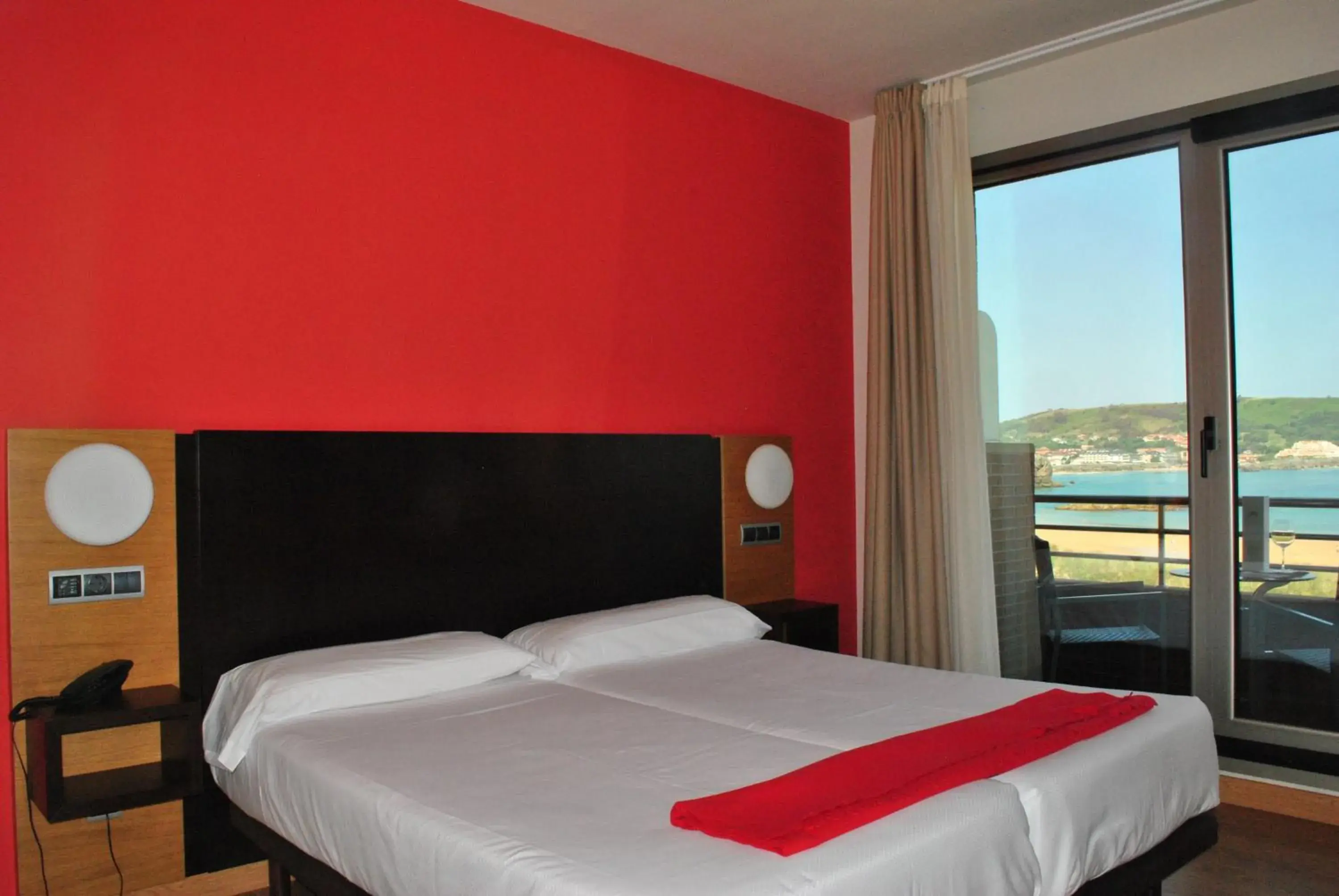 Photo of the whole room in Hotel Marítimo Ris con garaje Photo of the whole room in Hotel Marítimo Ris con garaje