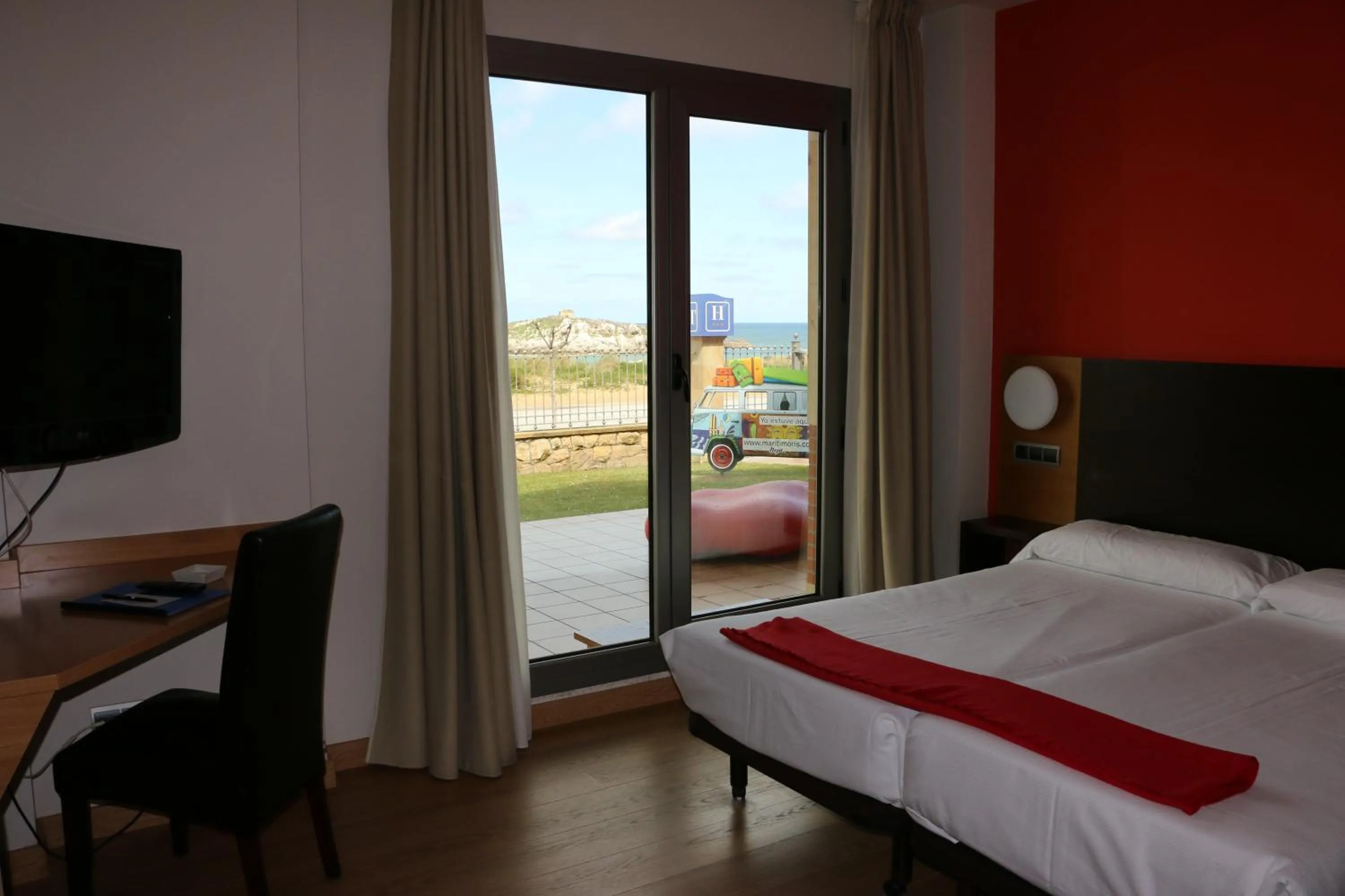 Balcony/Terrace in Hotel Marítimo Ris con garaje