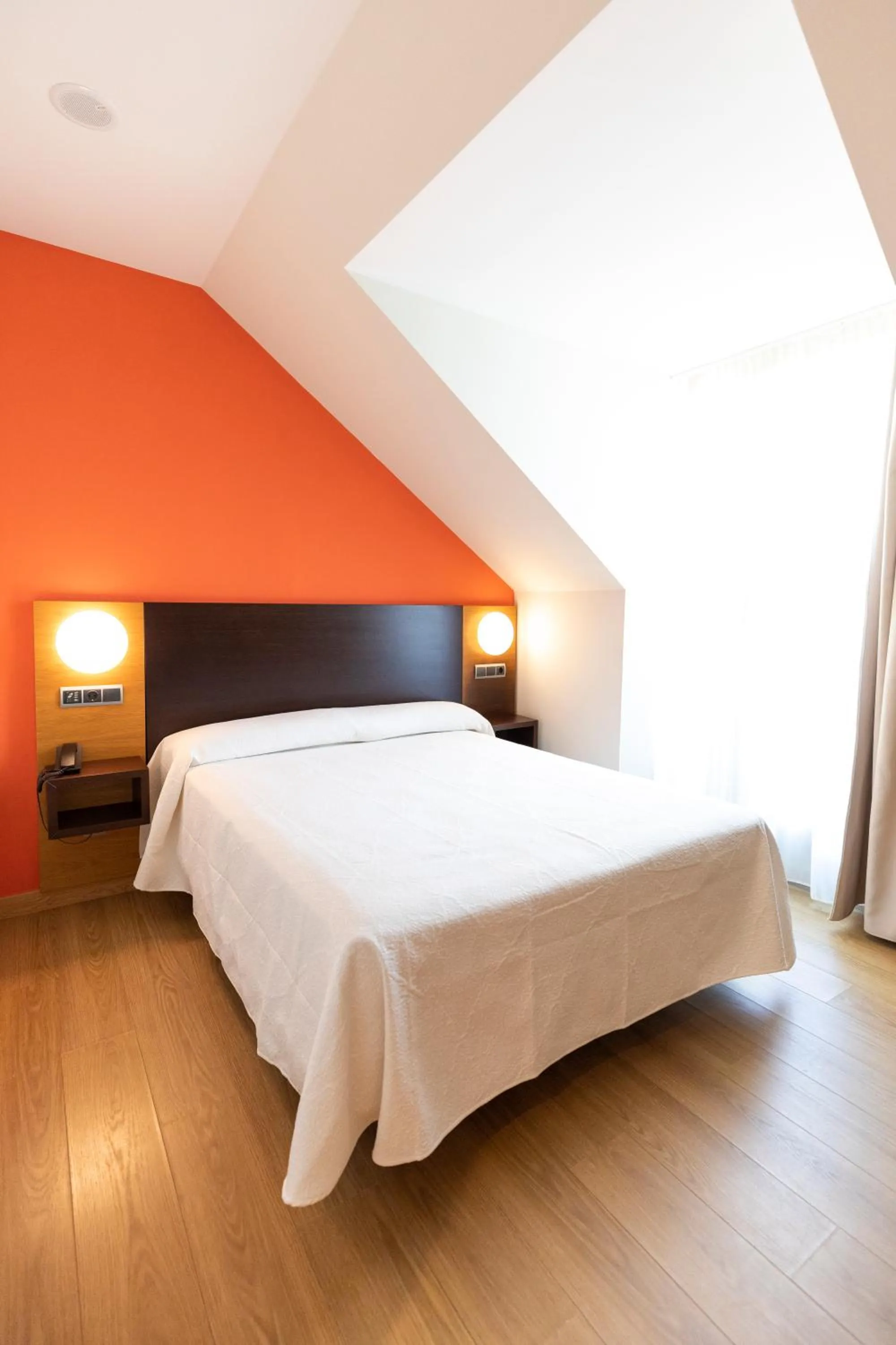 Bedroom in Hotel Marítimo Ris con garaje