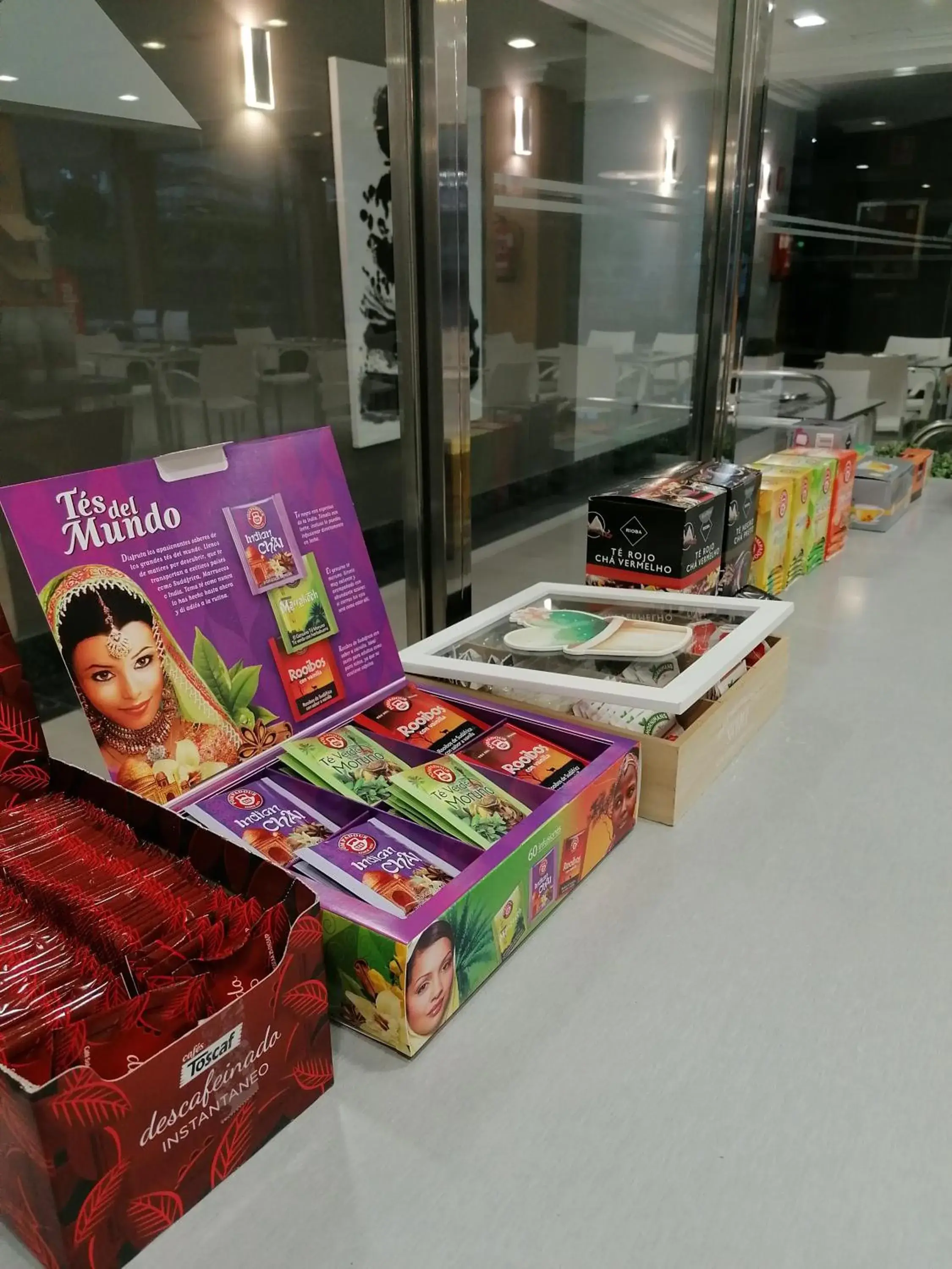 Buffet breakfast in Hotel Marítimo Ris con garaje Buffet breakfast in Hotel Marítimo Ris con garaje