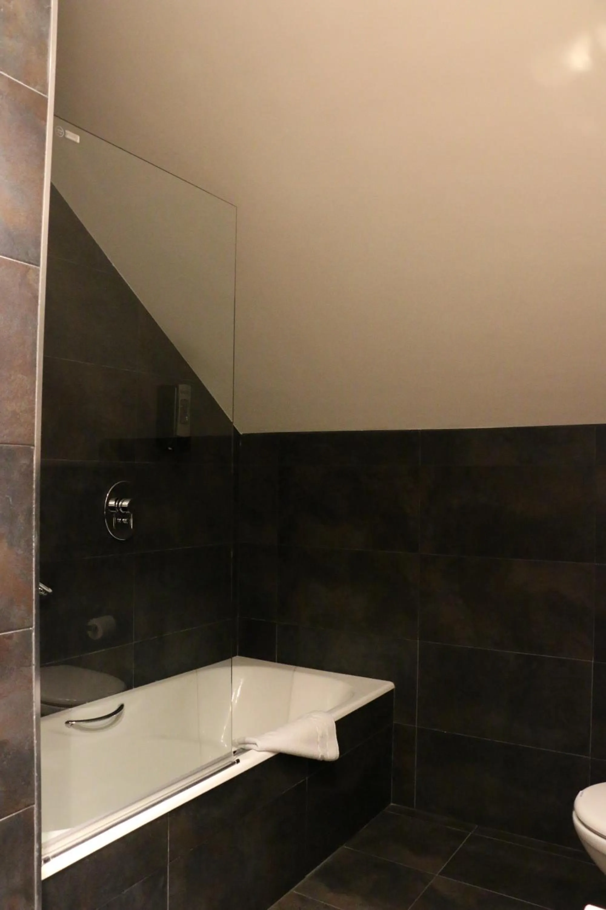 Bathroom in Hotel Marítimo Ris con garaje