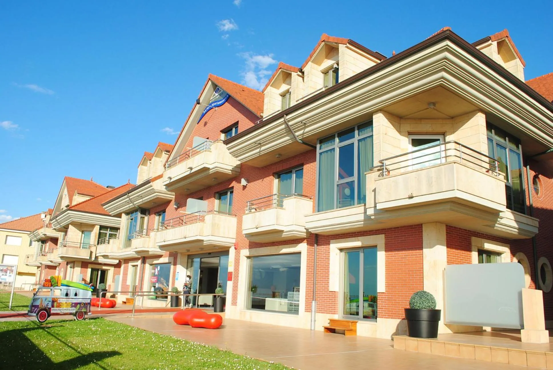 Patio in Hotel Marítimo Ris con garaje