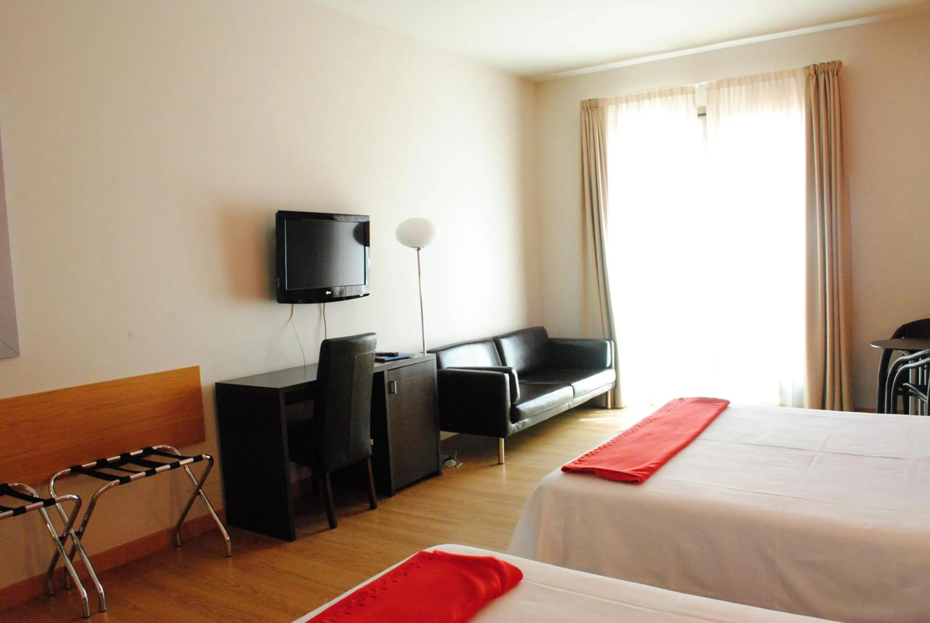 Bedroom in Hotel Marítimo Ris con garaje