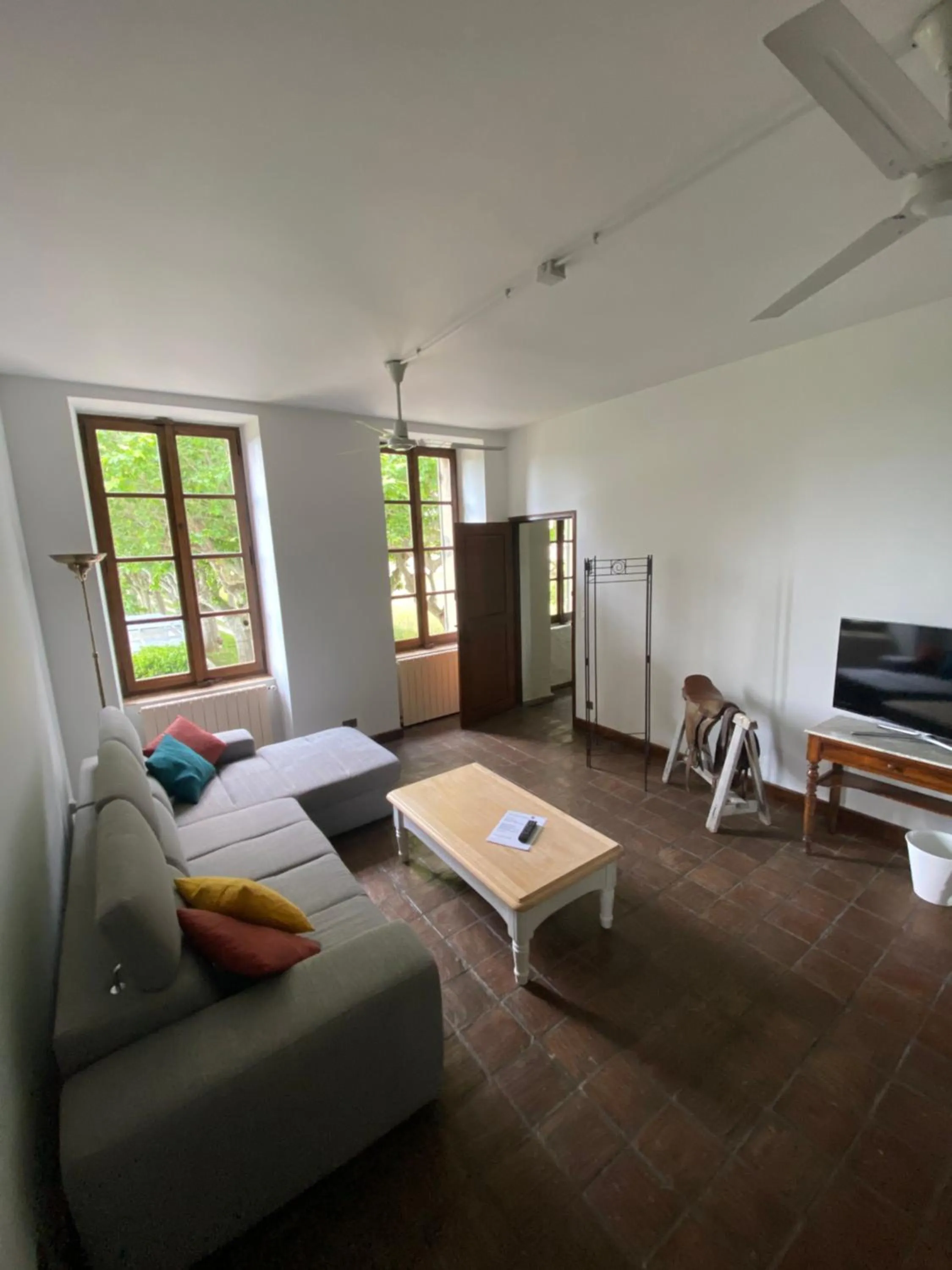 Photo of the whole room in Le Mas Saint Jacques